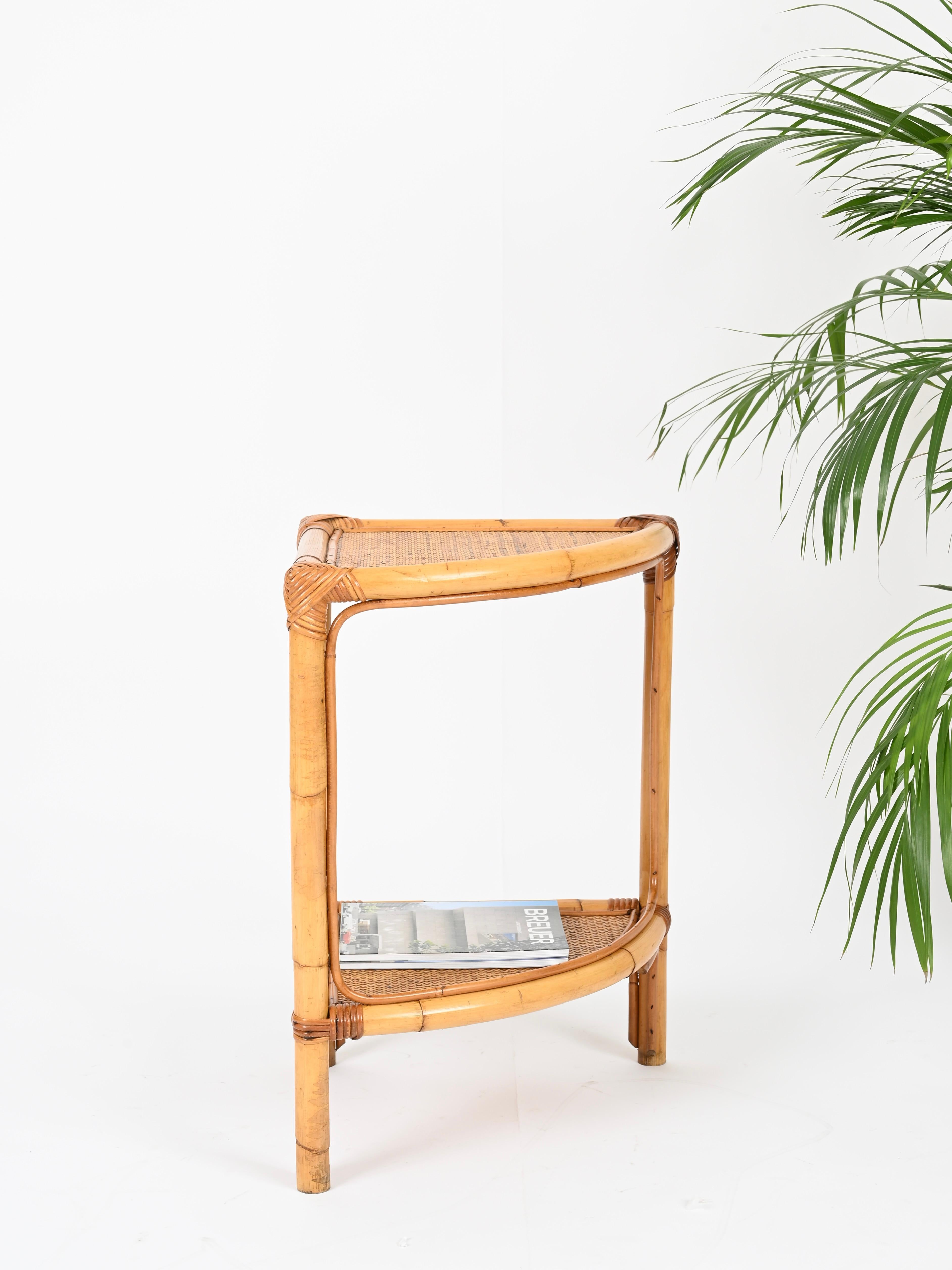 Pair of French Riviera Nightstands or Side Tables in Bamboo, Rattan, Italy 1970s Bon état - En vente à Roma, IT