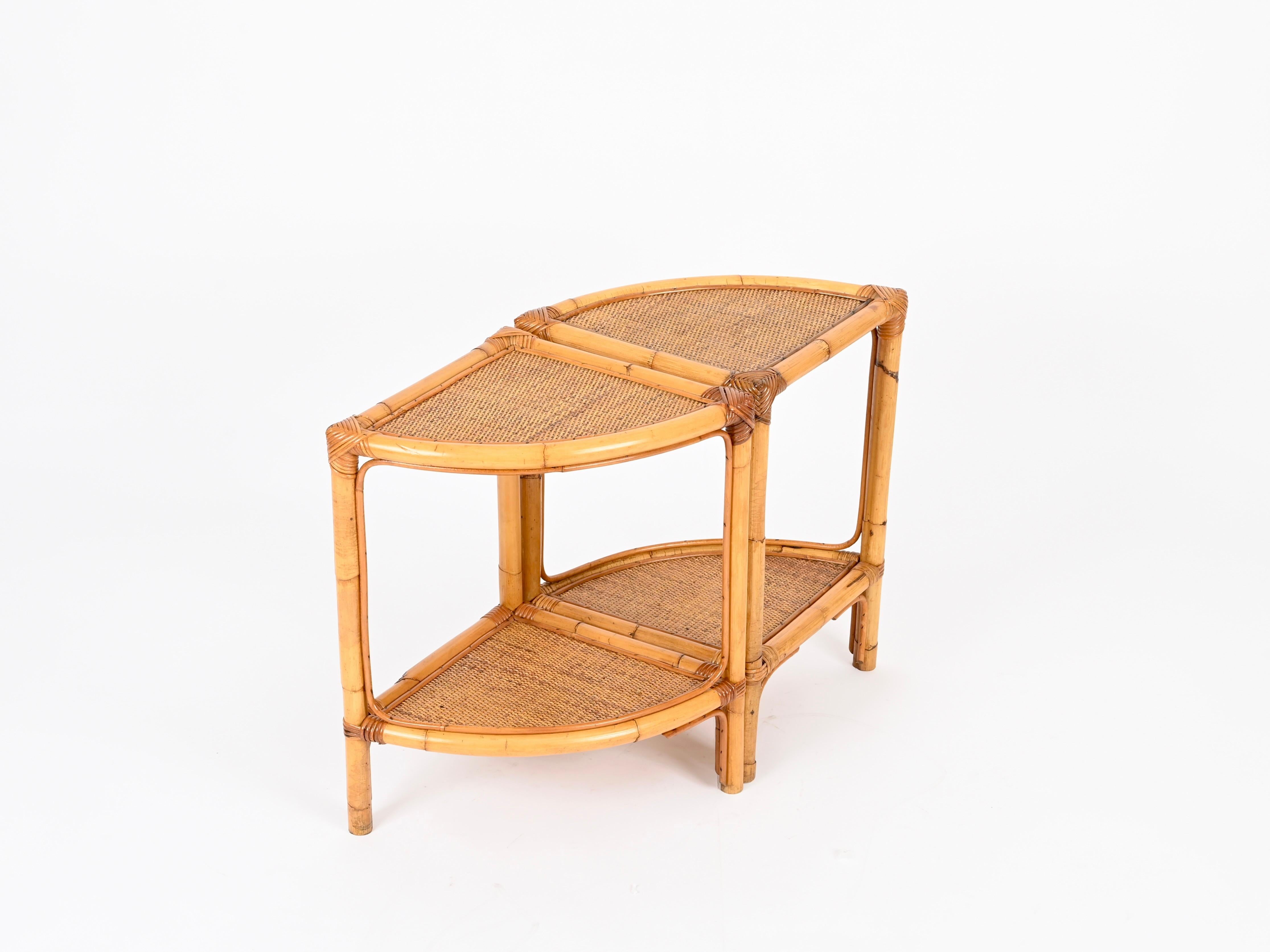 Bambou Pair of French Riviera Nightstands or Side Tables in Bamboo, Rattan, Italy 1970s en vente