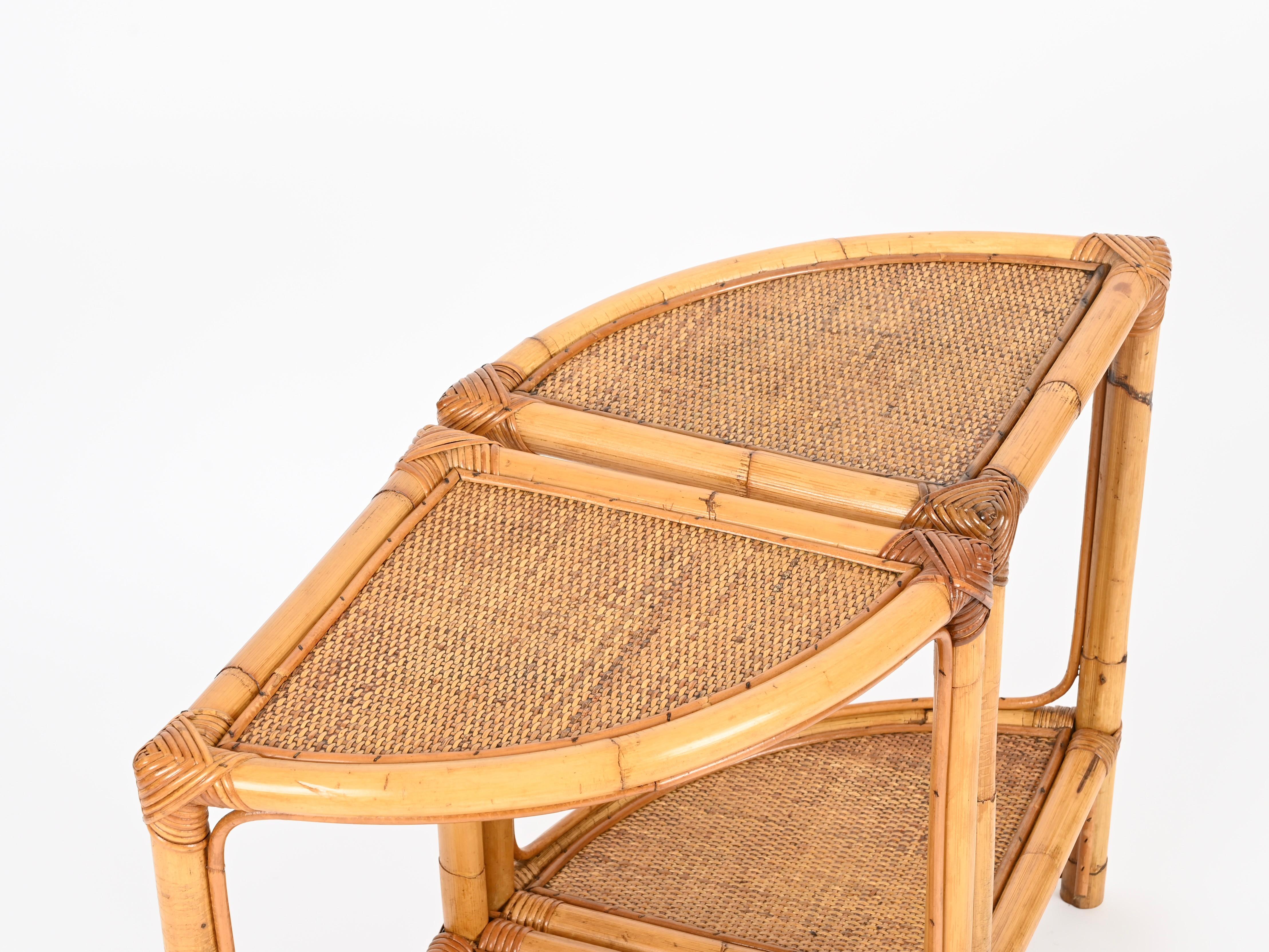 Pair of French Riviera Nightstands or Side Tables in Bamboo, Rattan, Italy 1970s en vente 1