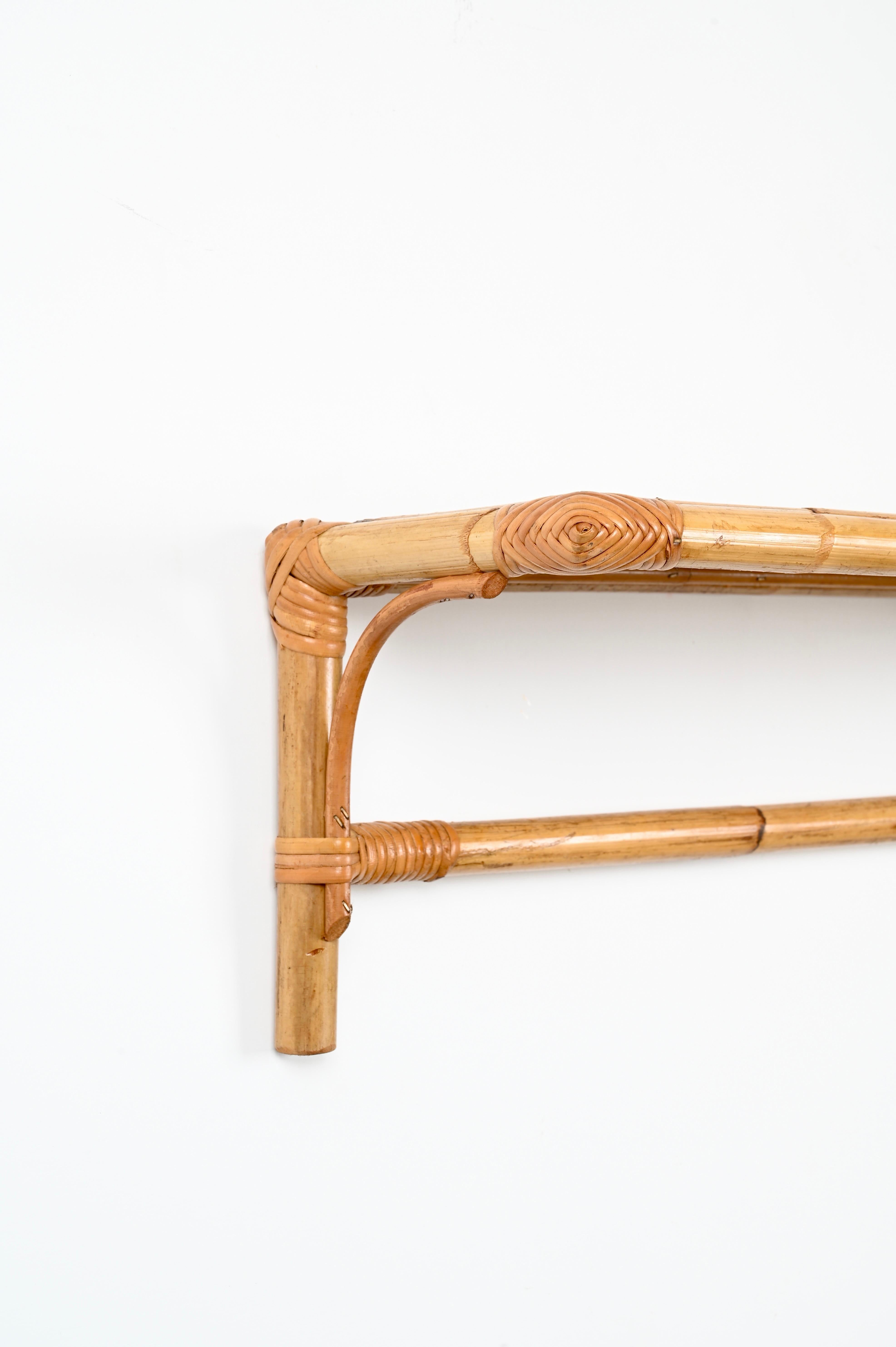 Pair of French Riviera Shelves in Rattan and Wicker, Italy 1970s In Good Condition For Sale In Roma, IT