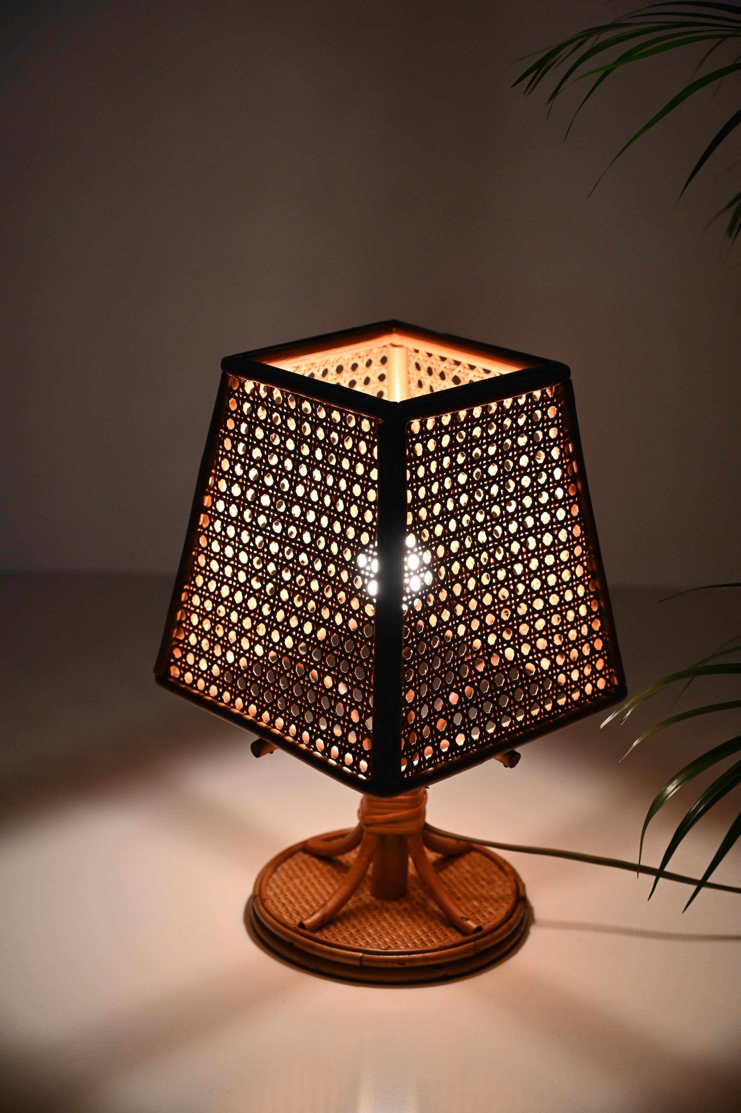 Mid-Century Modern Pair of French Riviera Table Lamps in Wicker and Rattan, Italy 1960s For Sale