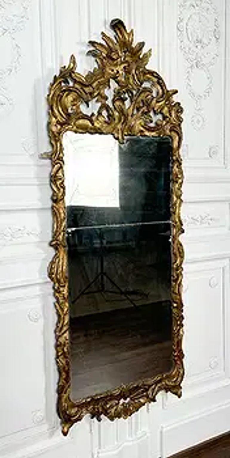 Pair of French Rococo Giltwood Mirrors In Good Condition For Sale In Dallas, TX