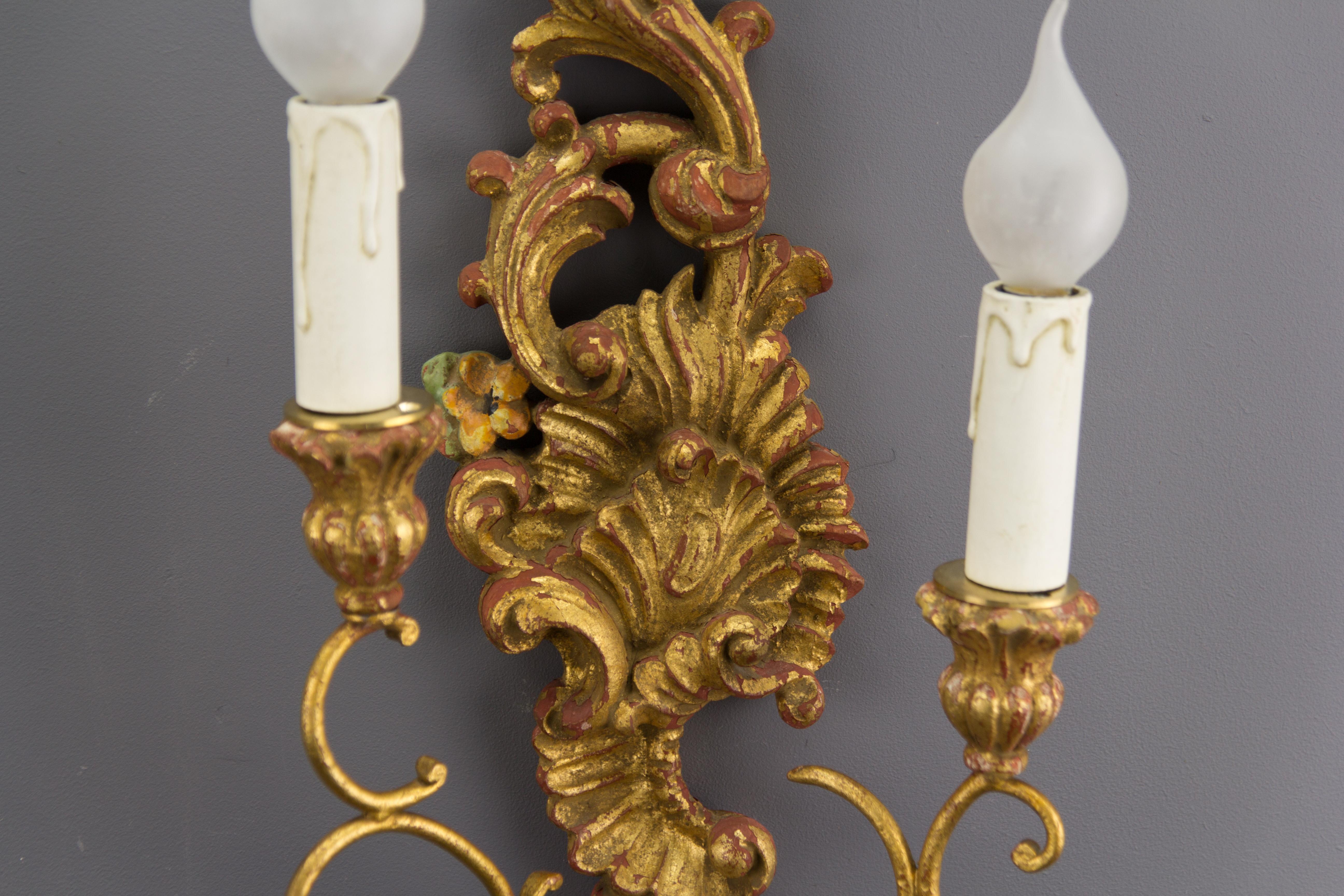 Mid-20th Century Pair of French Rococo Style Carved and Polychrome Painted Wood Sconces, 1930s For Sale