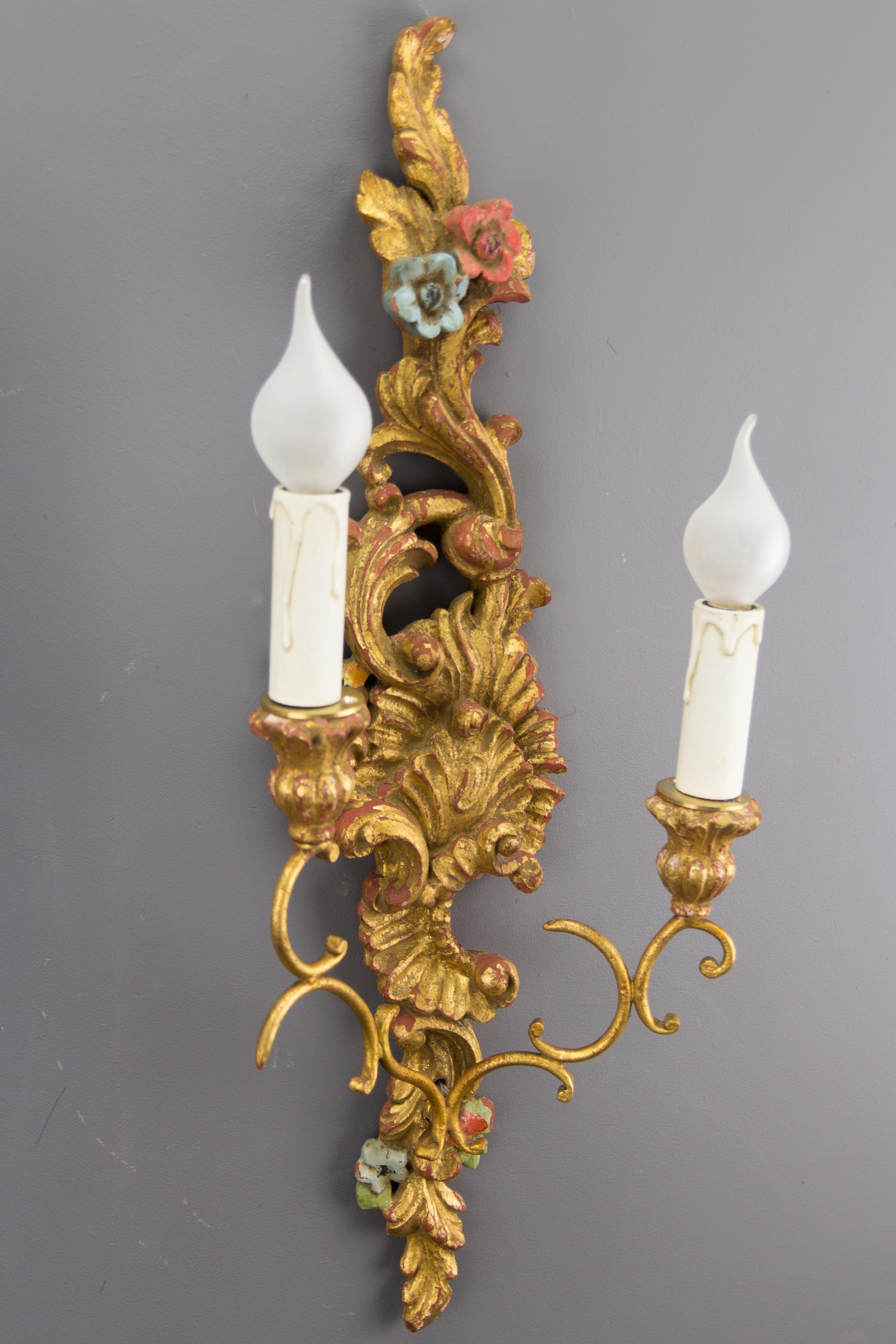 Pair of French Rococo Style Carved and Polychrome Painted Wood Sconces, 1930s For Sale 1