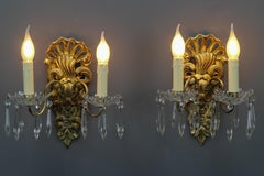 Pareja de candelabros de madera dorada tallada y cristal de estilo French Rococo