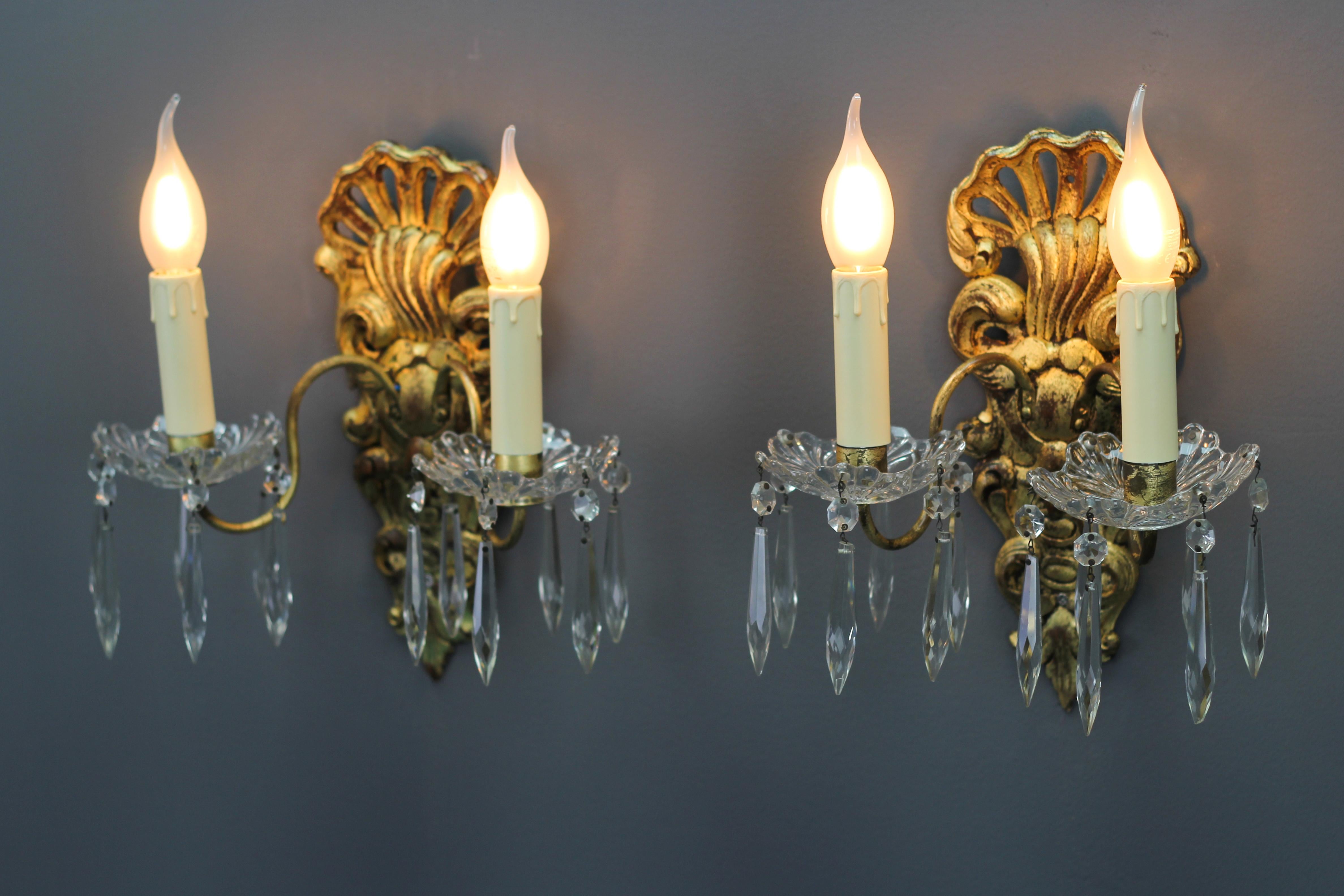 Pair of French Rococo Style Carved Giltwood and Crystal Glass Sconces For Sale 1
