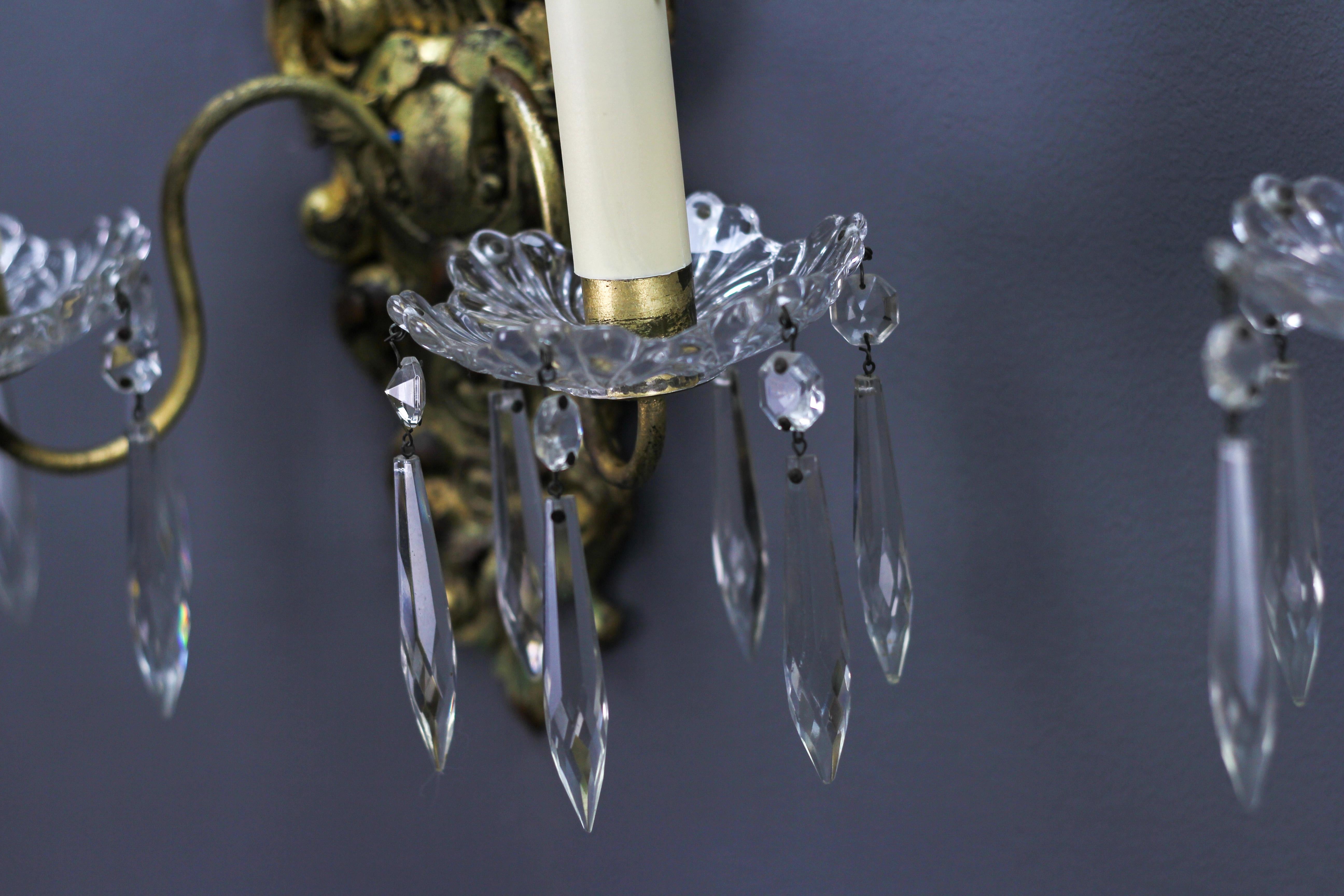 Pair of French Rococo Style Carved Giltwood and Crystal Glass Sconces For Sale 3