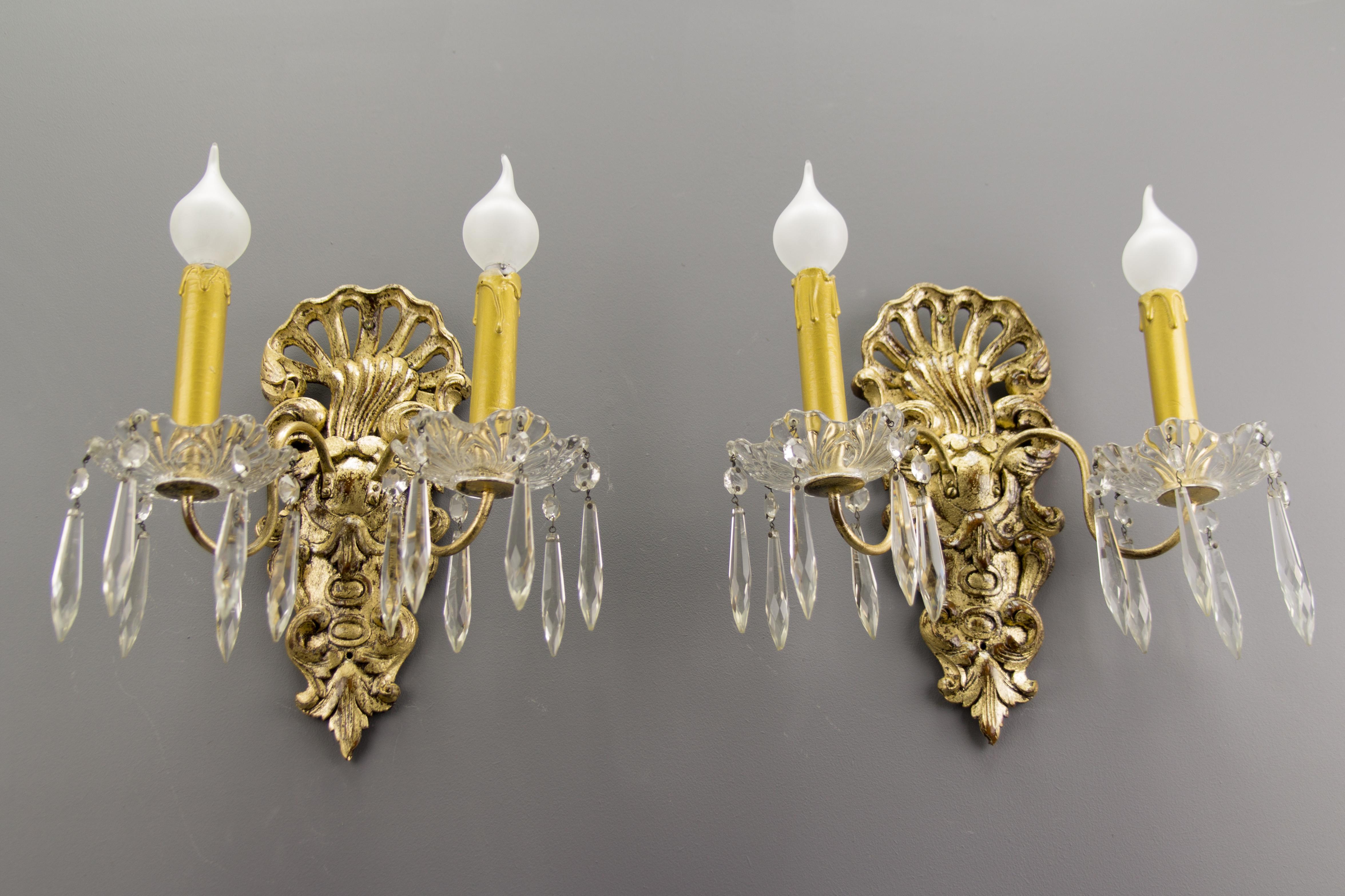 Pair of French Rococo Style Carved Wood and Crystal Glass Sconces In Good Condition In Barntrup, DE