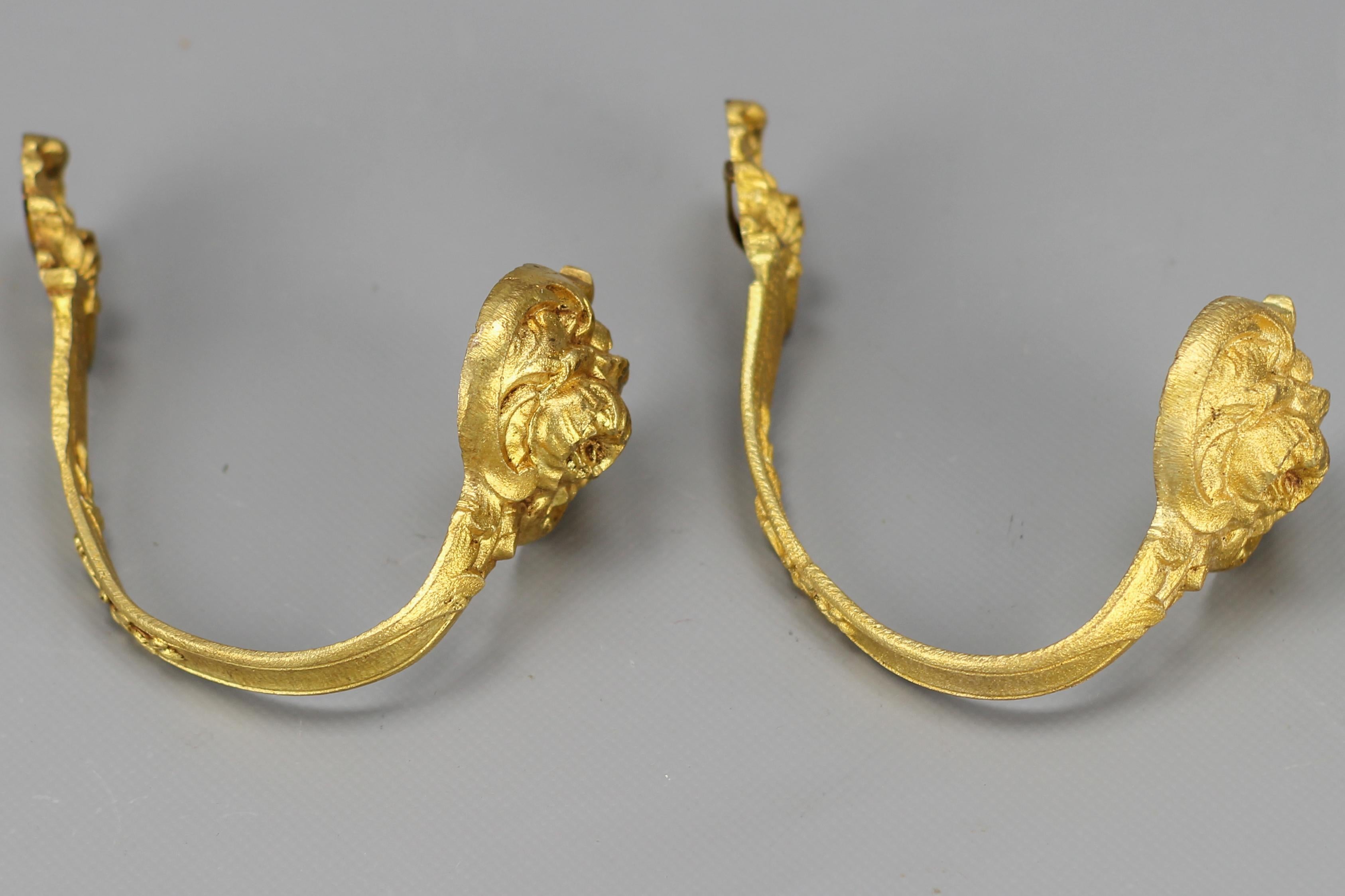 Pair of French Rococo Style Gilt Bronze Curtain Tiebacks or Curtain Holders For Sale 1