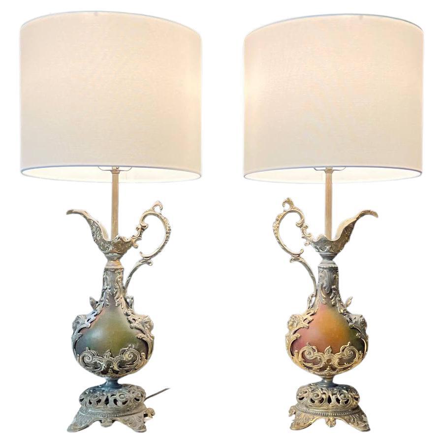 Coppia di lampade da tavolo in metallo dorato in stile French Rococo