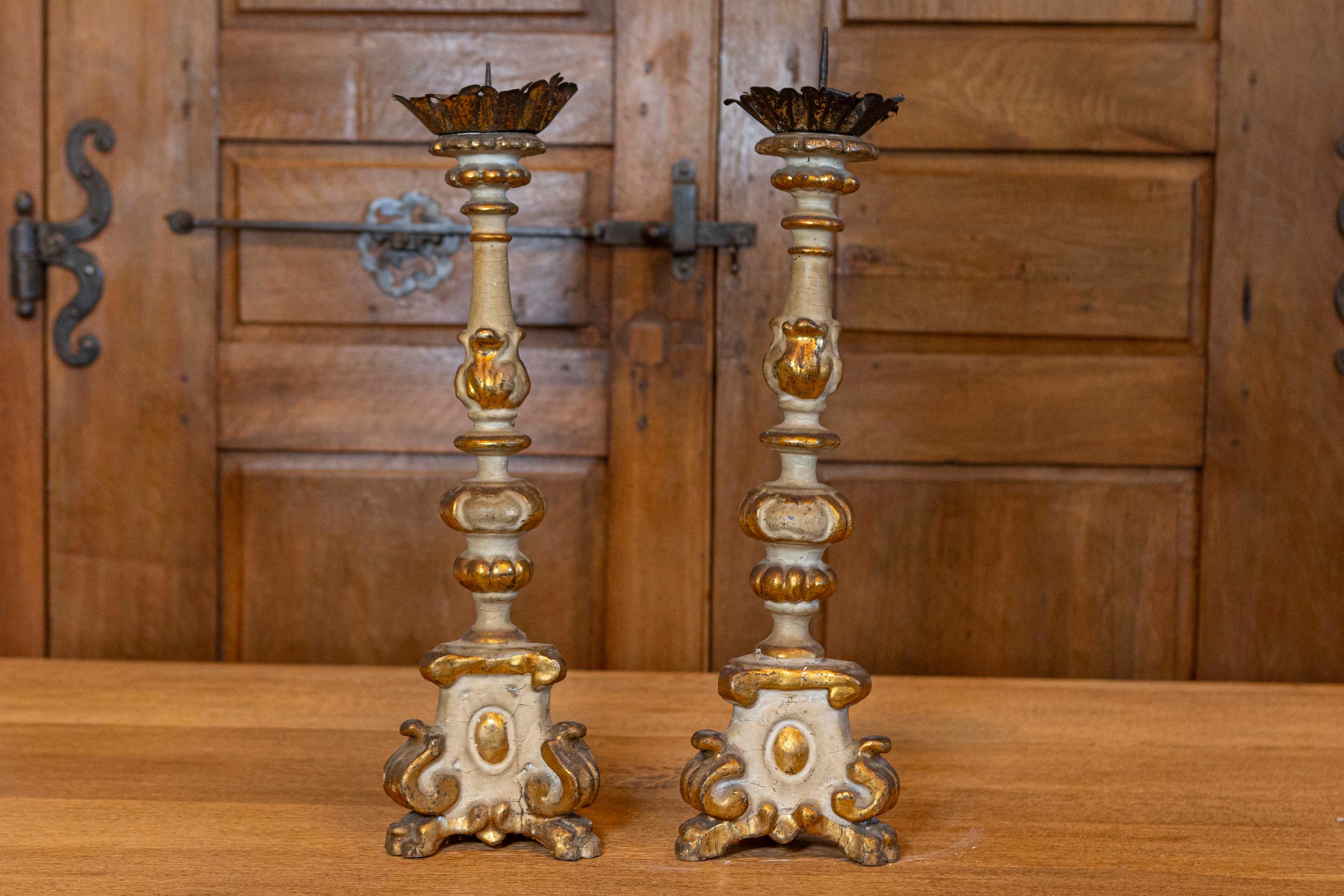 Pair of French Rococo Style Parcel Gilt Candlesticks with Carved Lion Paw Feet In Good Condition In Atlanta, GA