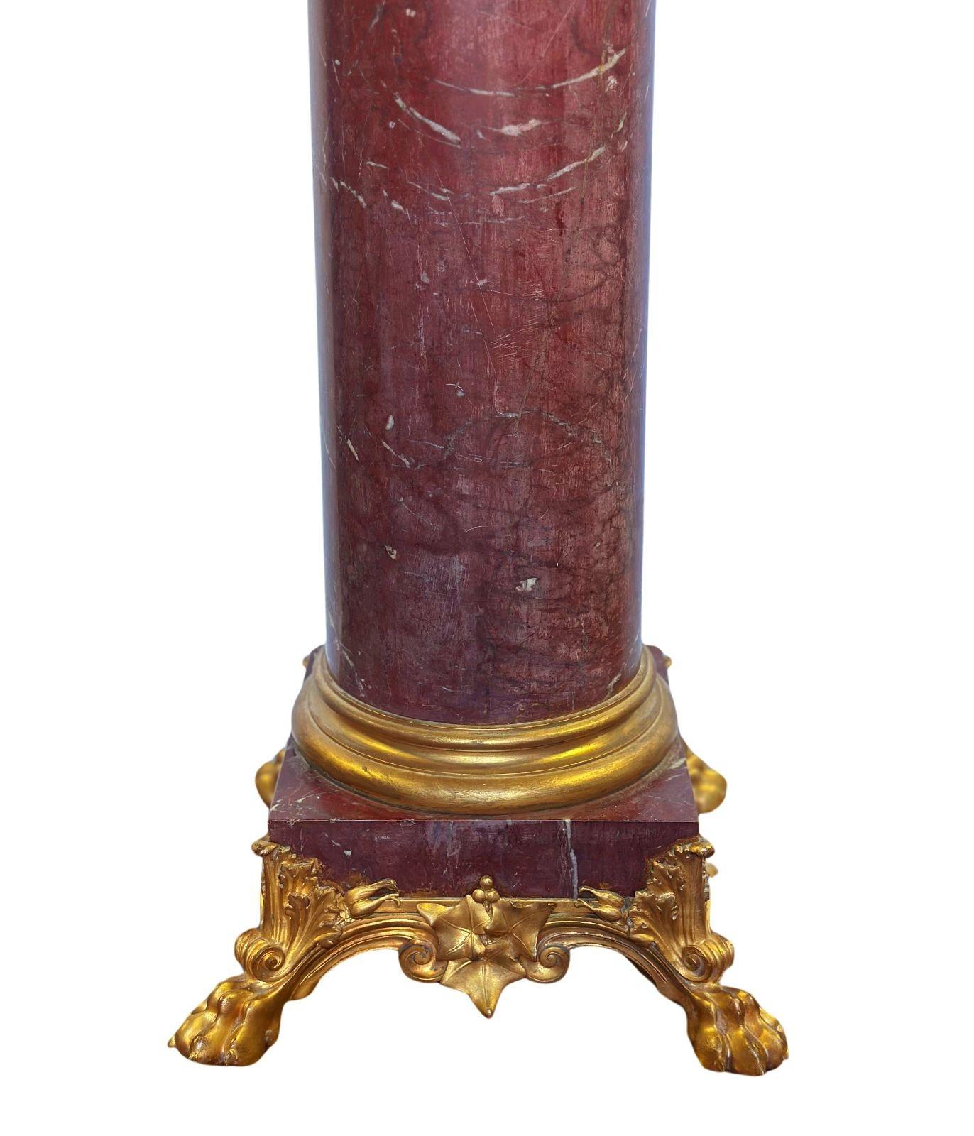 Paar französische Sockel aus Rouge Griotte-Marmor & D'ore-Bronze im Zustand „Gut“ im Angebot in Los Angeles, CA