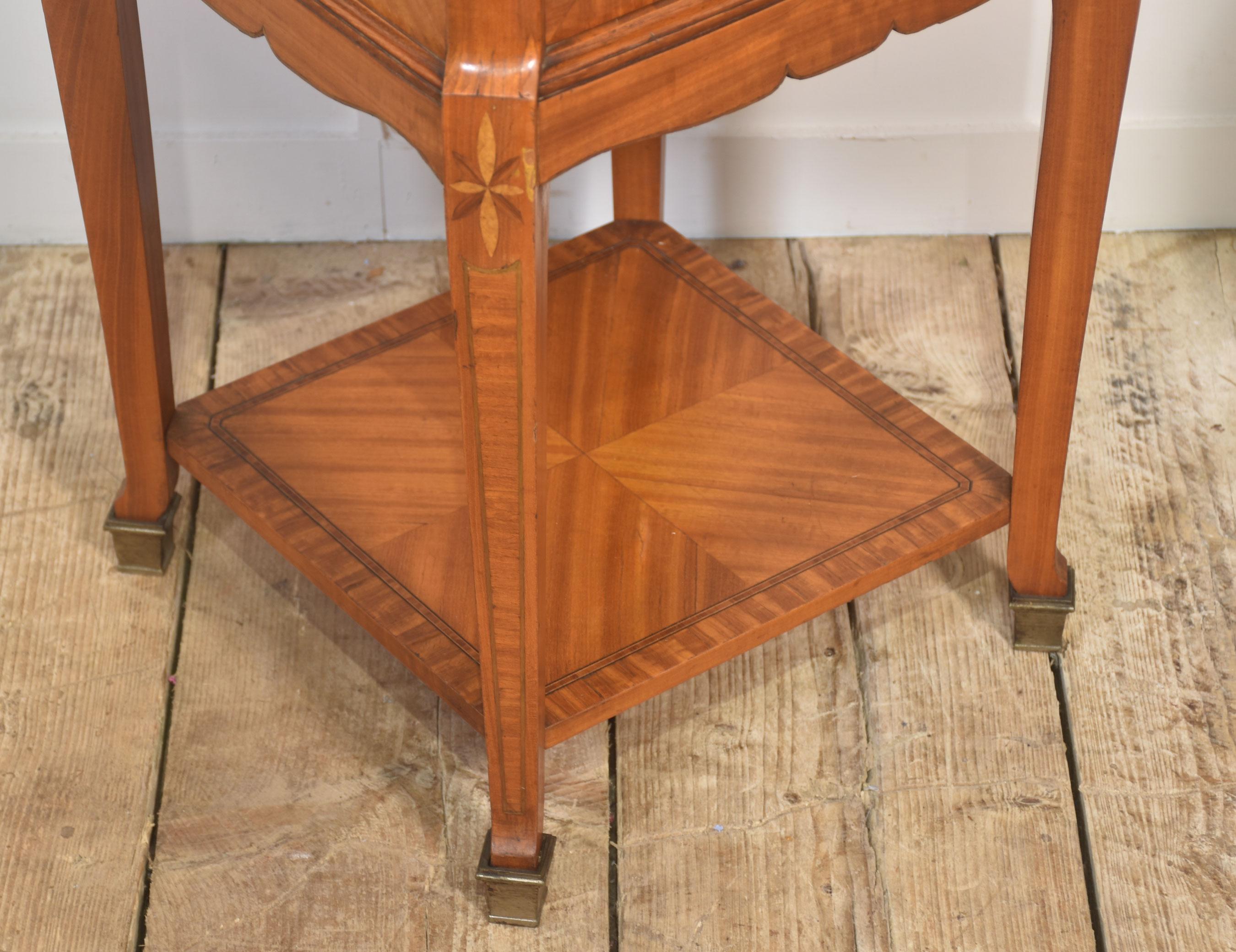 Coppia di comodini francesi in legno di raso in vendita 5