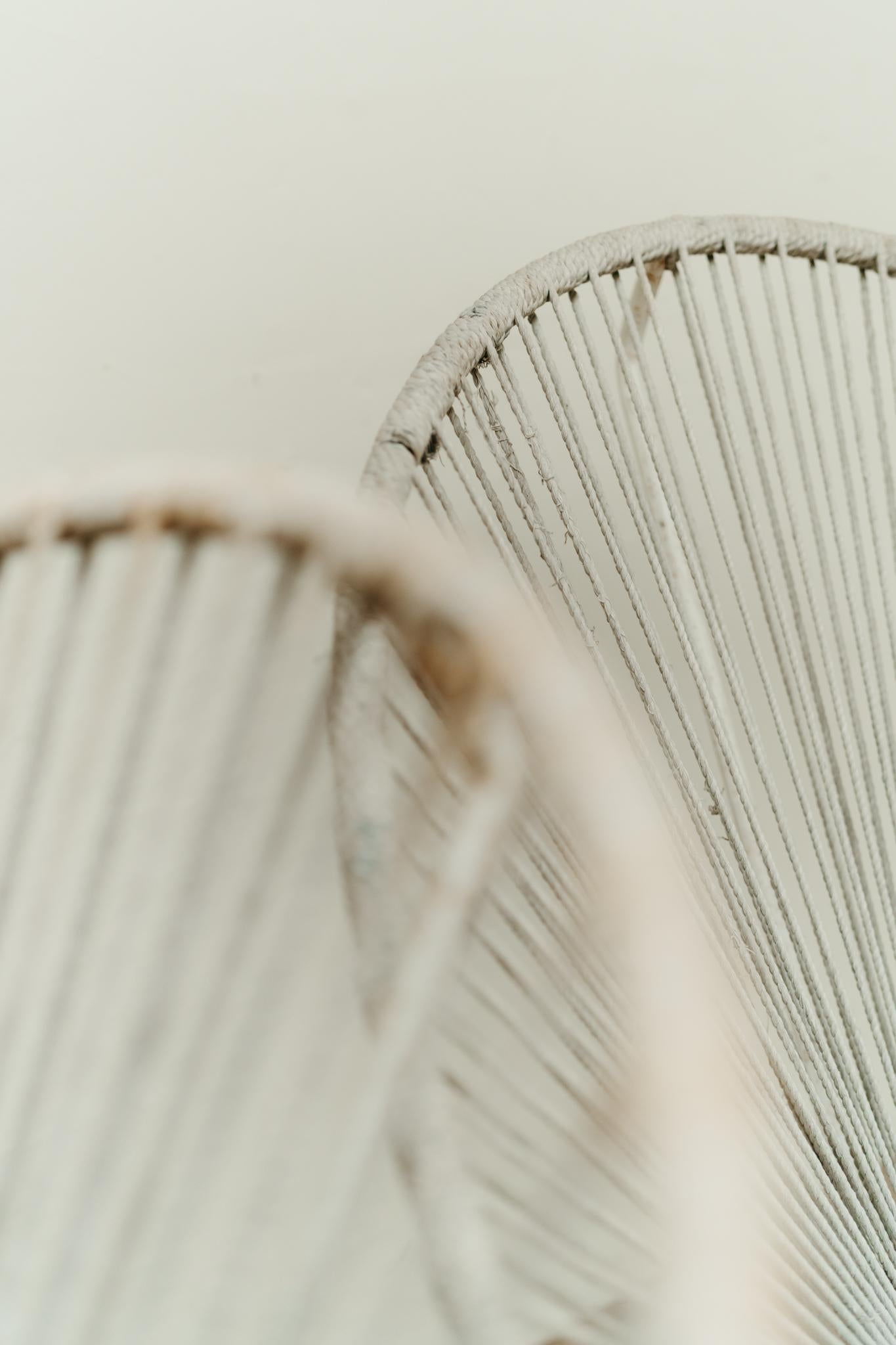 paire de chaises françaises en scoubidou en vente 5