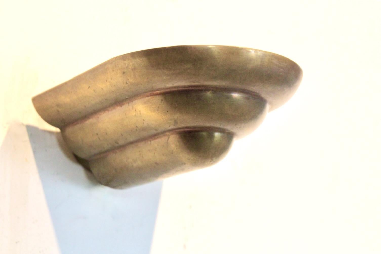 Pareja de apliques escultóricos franceses de bronce patinado Moderno de mediados de siglo en venta