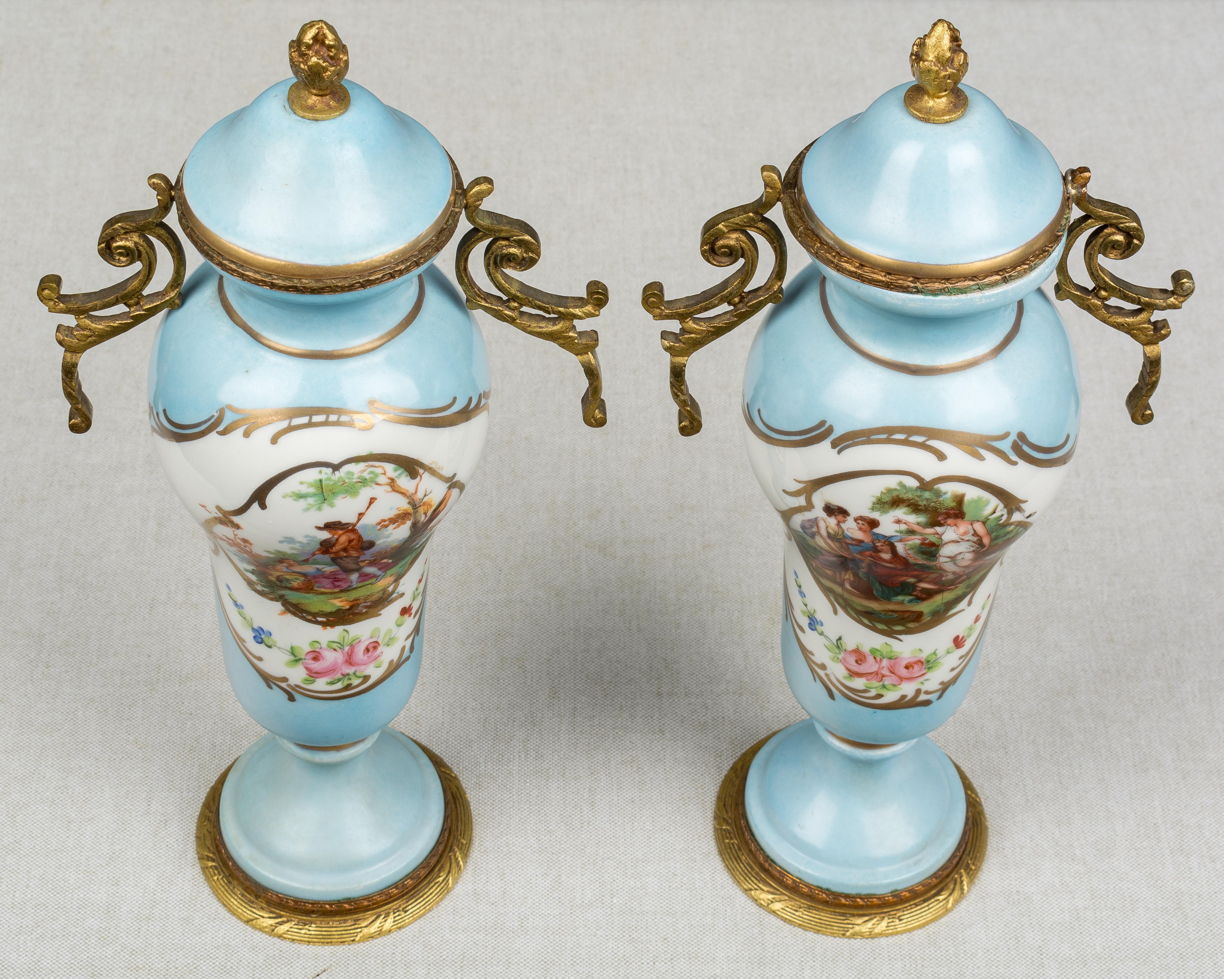 Pair of French Sèvres Porcelain Urns 2