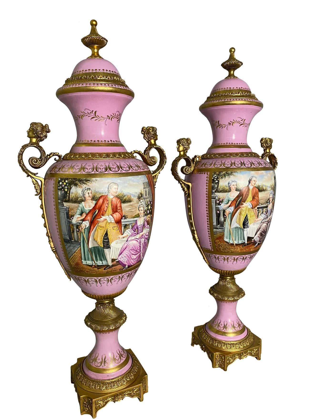 Dipinto a mano Coppia di vasi rosa monumentali francesi in stile Sèvres, XX secolo in vendita