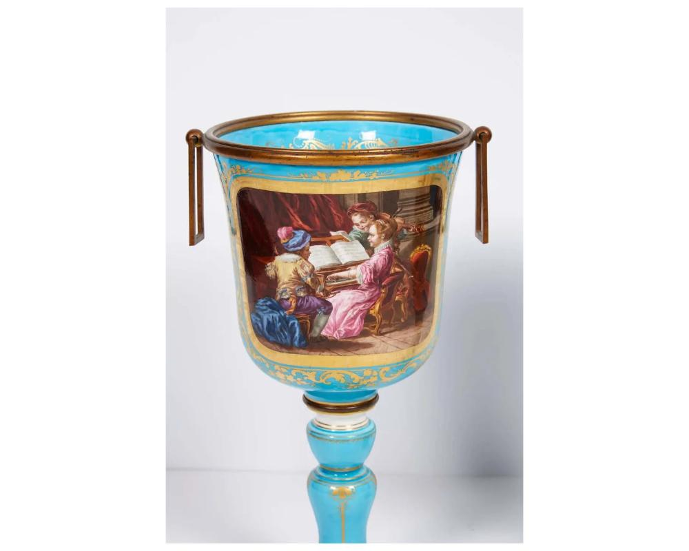 Paar franzsische trkisfarbene Porzellanbecher oder Vasen im Sevres-Stil (Französisch) im Angebot