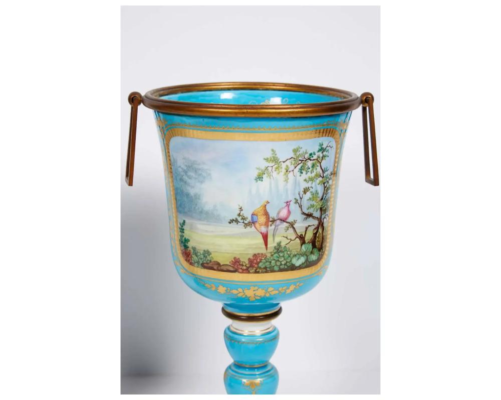 Paar franzsische trkisfarbene Porzellanbecher oder Vasen im Sevres-Stil im Angebot 2