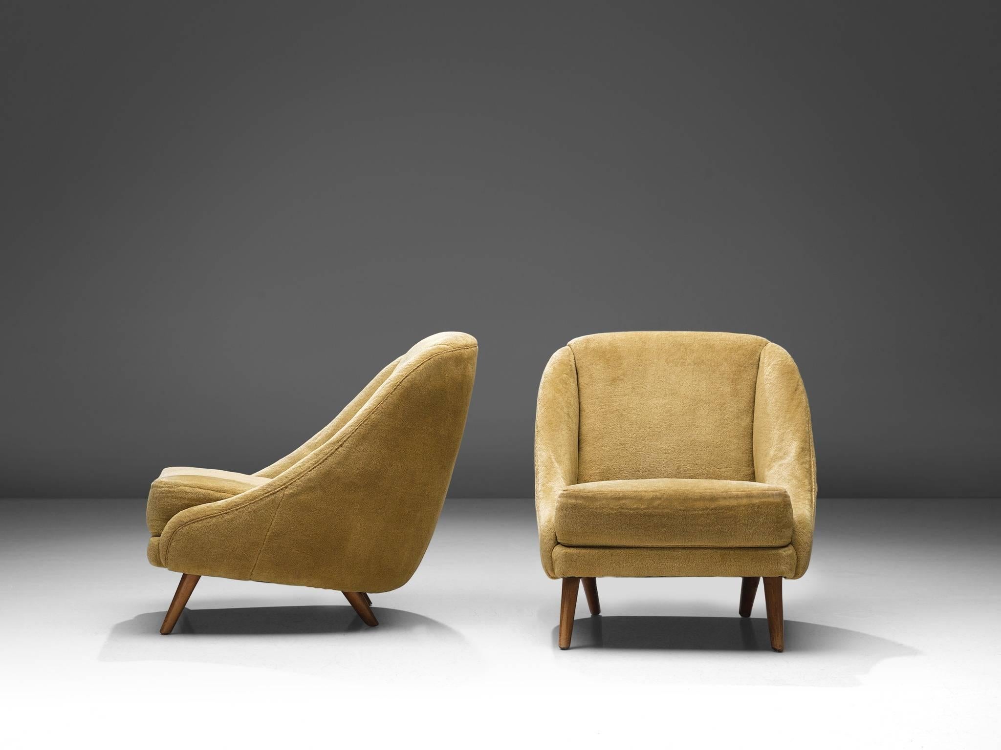 Mid-20th Century Pair of French Shell Club Chairs