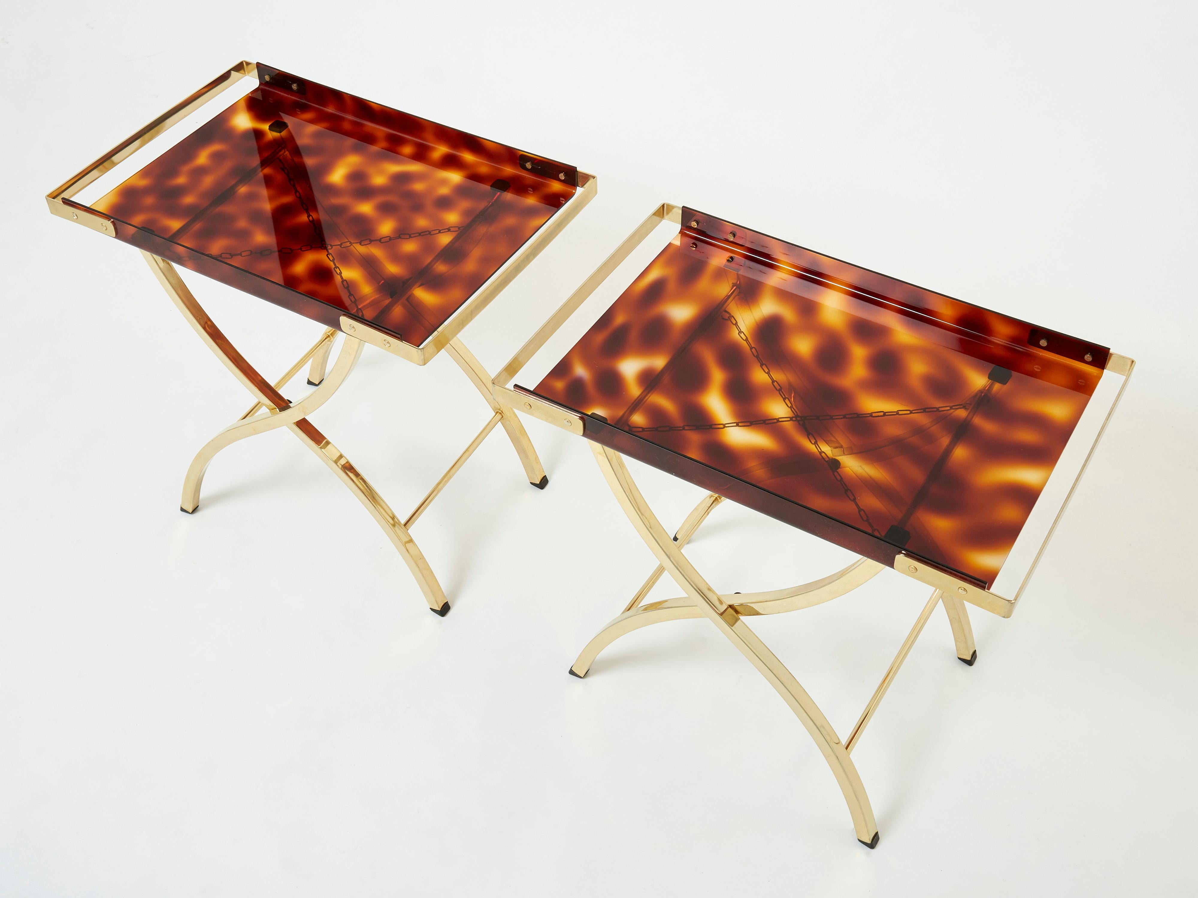 Heighten the modern look of your living area with this beautiful pair of sophisticated side tables with folding feet and removable trays, in brass and faux tortoise pattern produced by the French manufacturer Maison Mercier back in the 1970s. It is