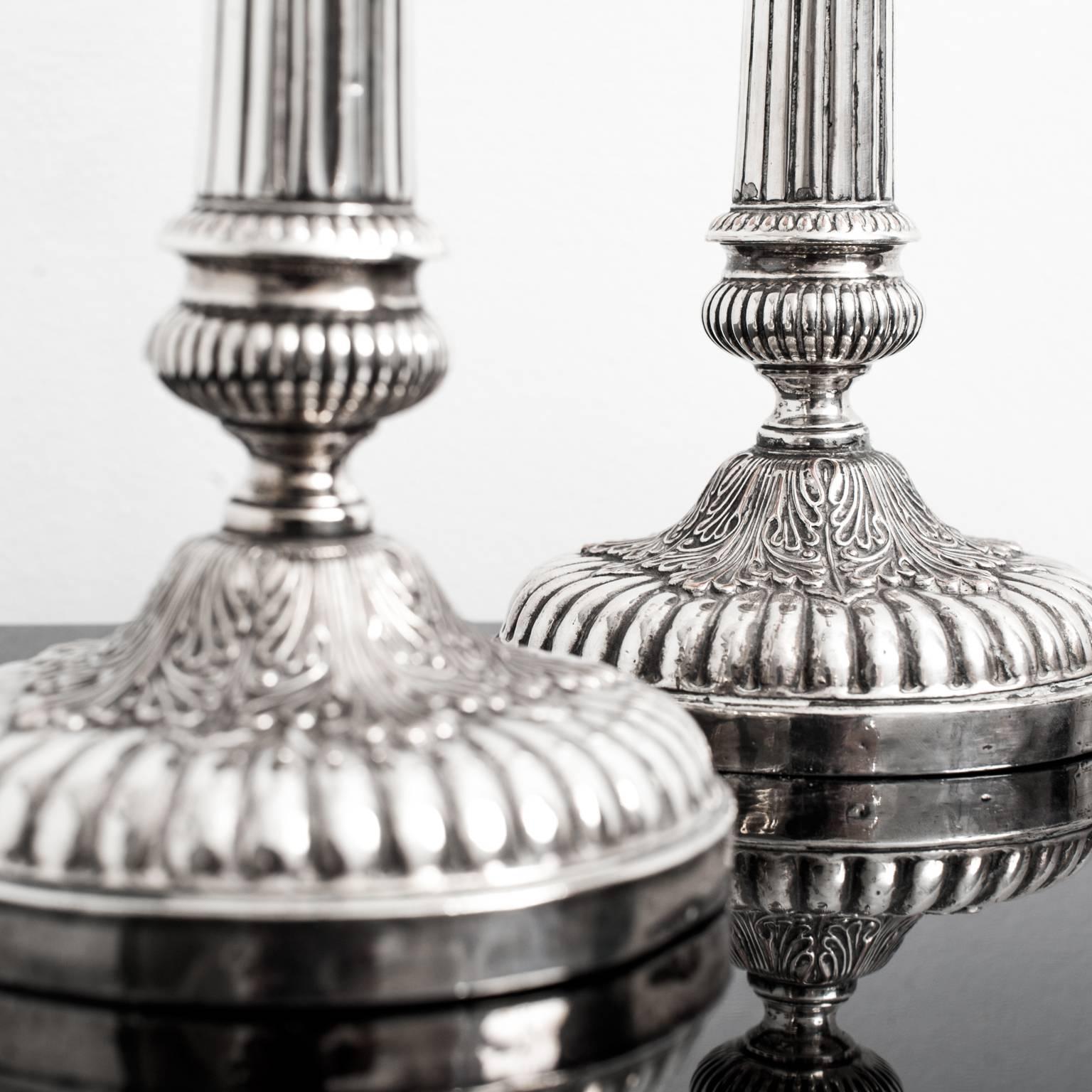 Pair of French Silver Metal Candlesticks In Good Condition In Madrid, ES