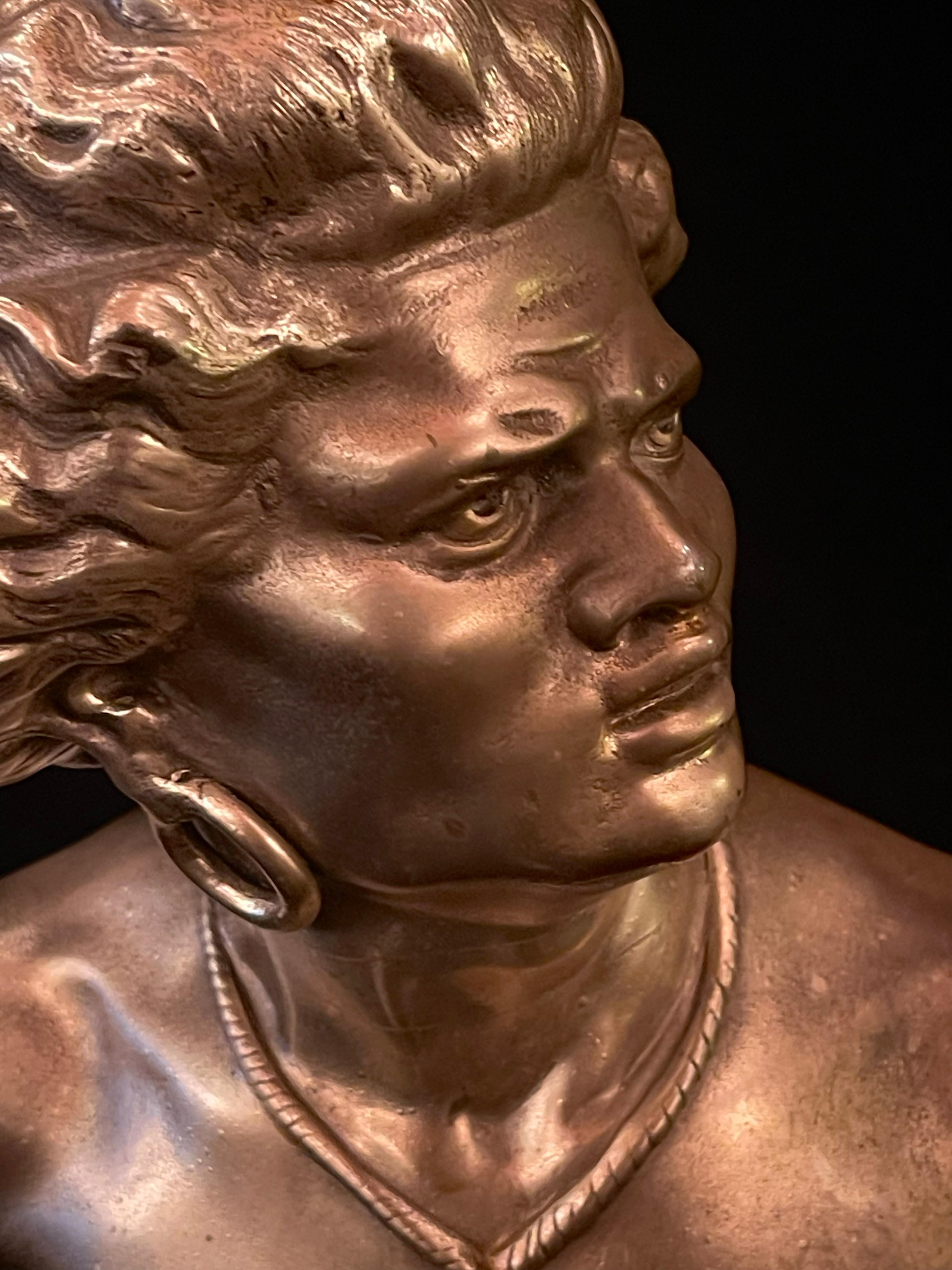 Paire de bustes en bronze argenté représentant le guerrier indien et sa jeune fille en vente 2
