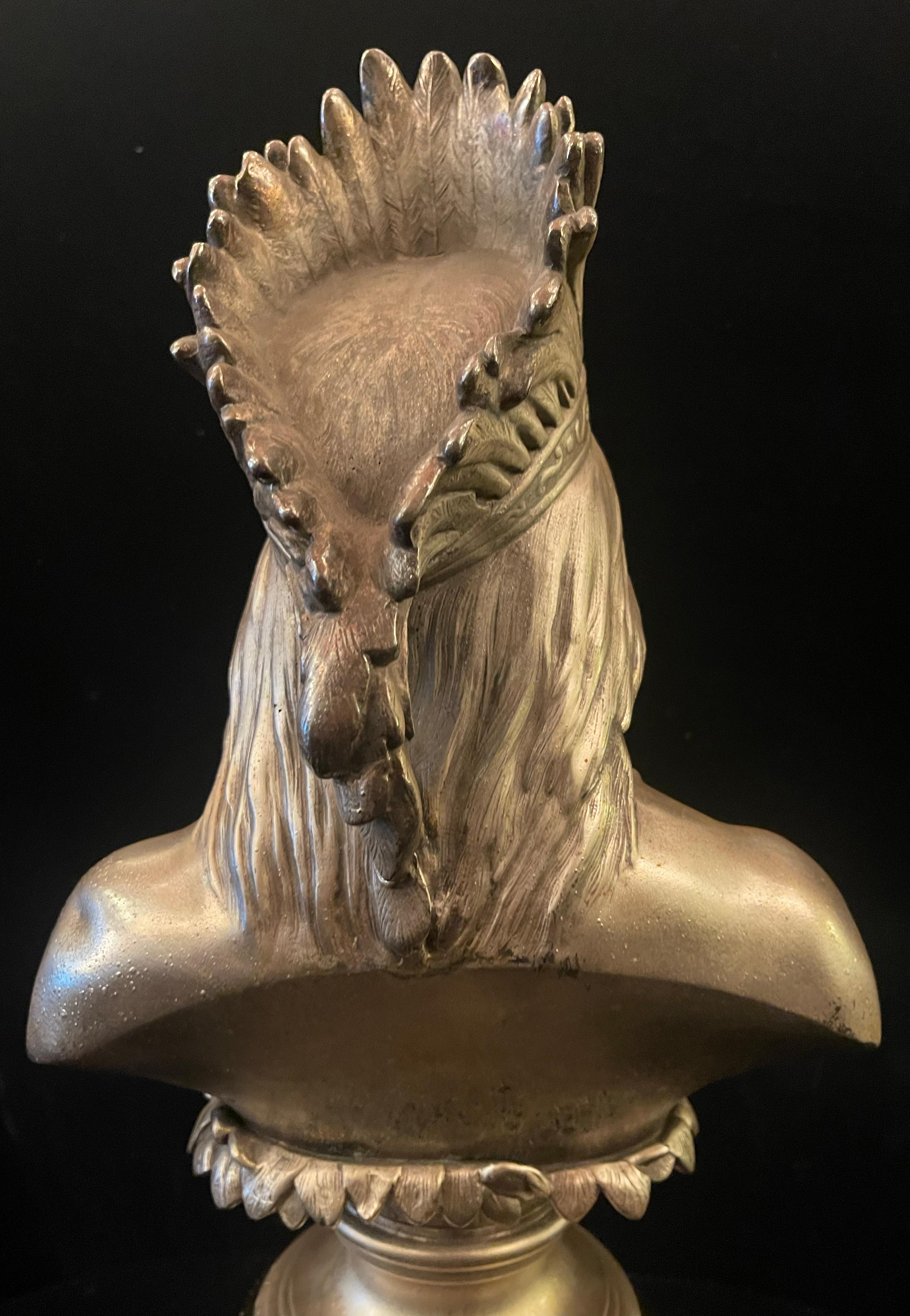 Paire de bustes en bronze argenté représentant le guerrier indien et sa jeune fille en vente 7