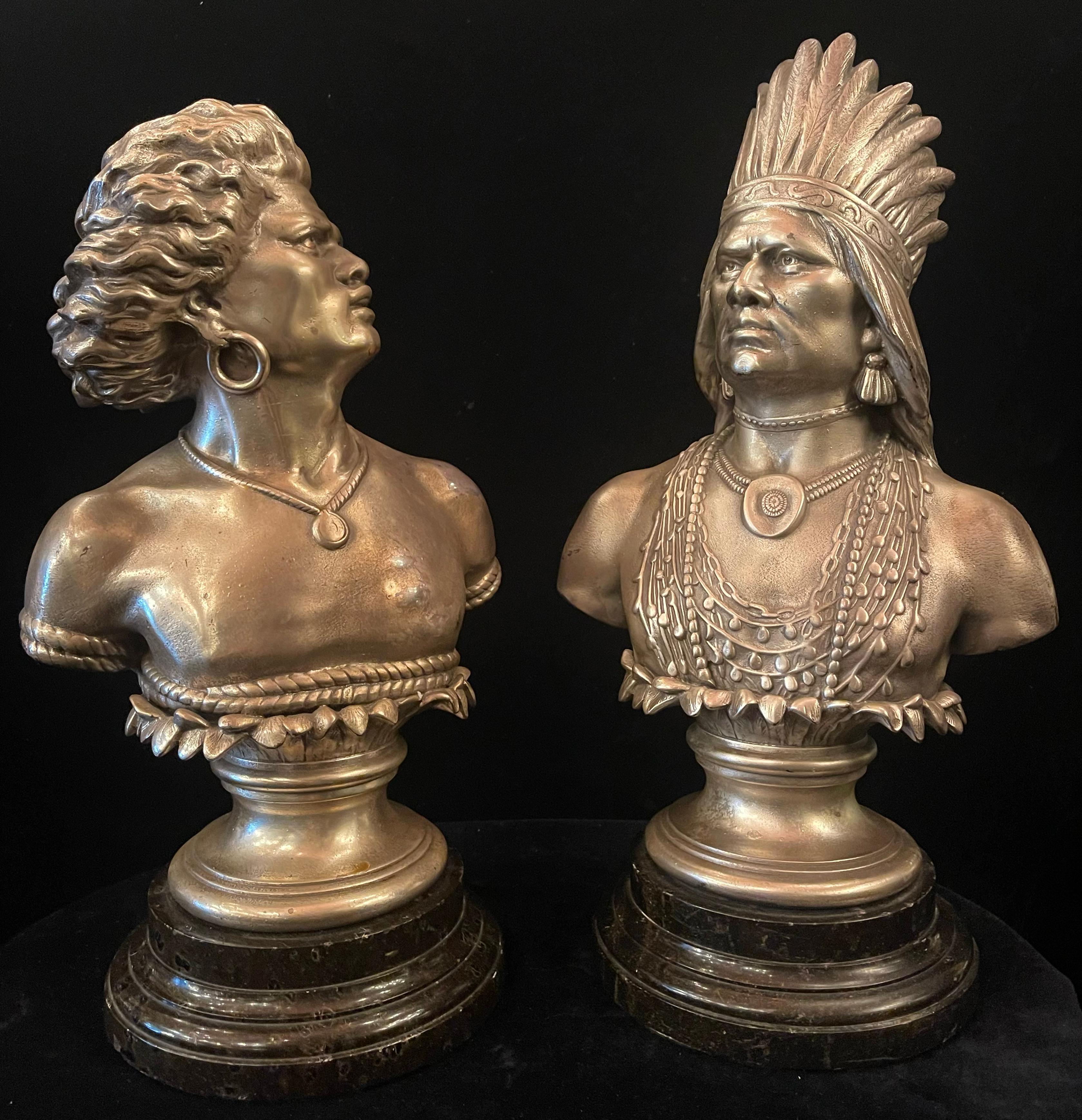 Belle Époque Paire de bustes en bronze argenté représentant le guerrier indien et sa jeune fille en vente