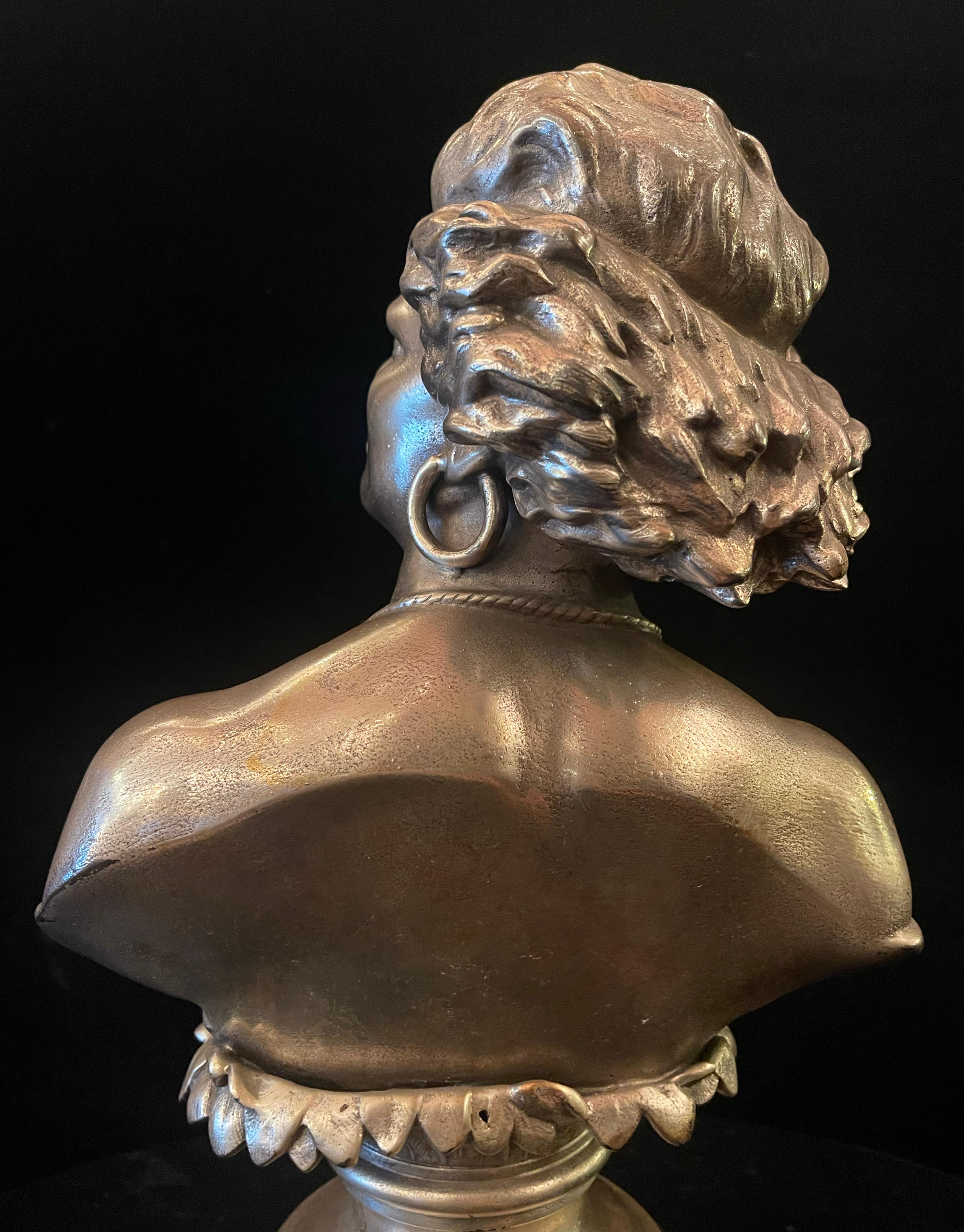 Paire de bustes en bronze argenté représentant le guerrier indien et sa jeune fille Bon état - En vente à New York, NY