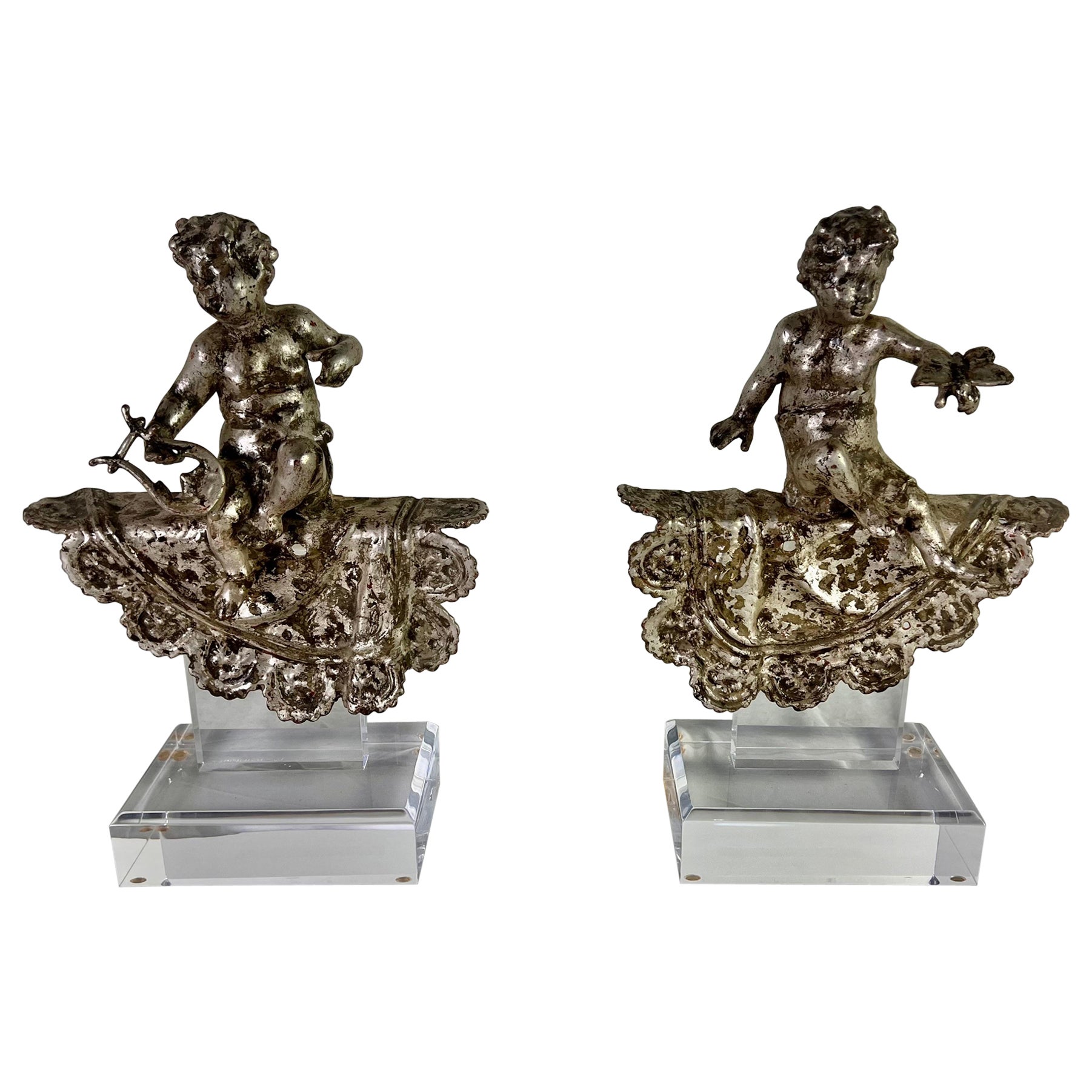 Pareja de Querubines Franceses de Metal Dorado Plateado sobre Bases de Lucita