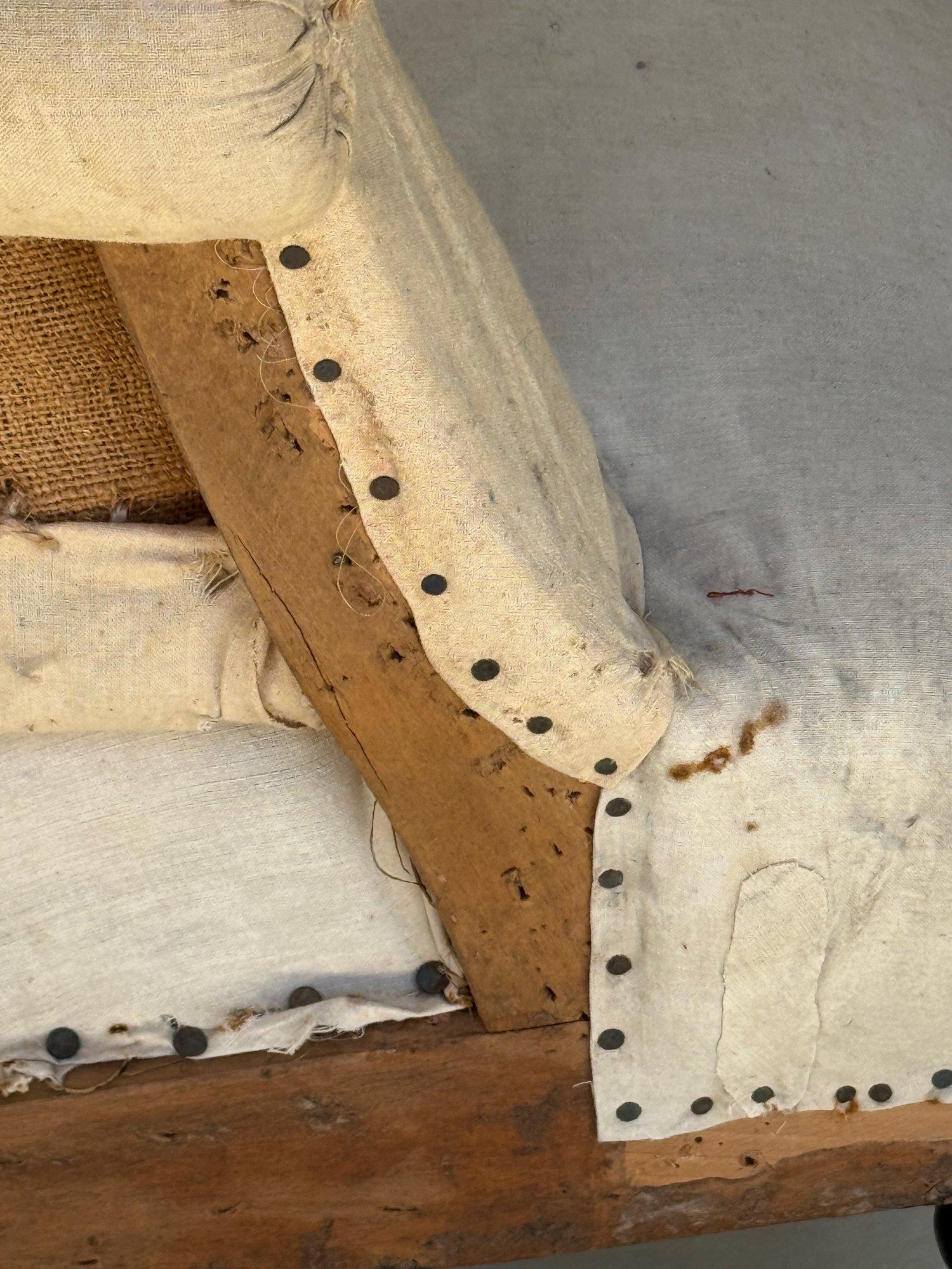 Coppia di poltrone francesi Napoleone III in scala ridotta con imbottitura a diamante in vendita 6