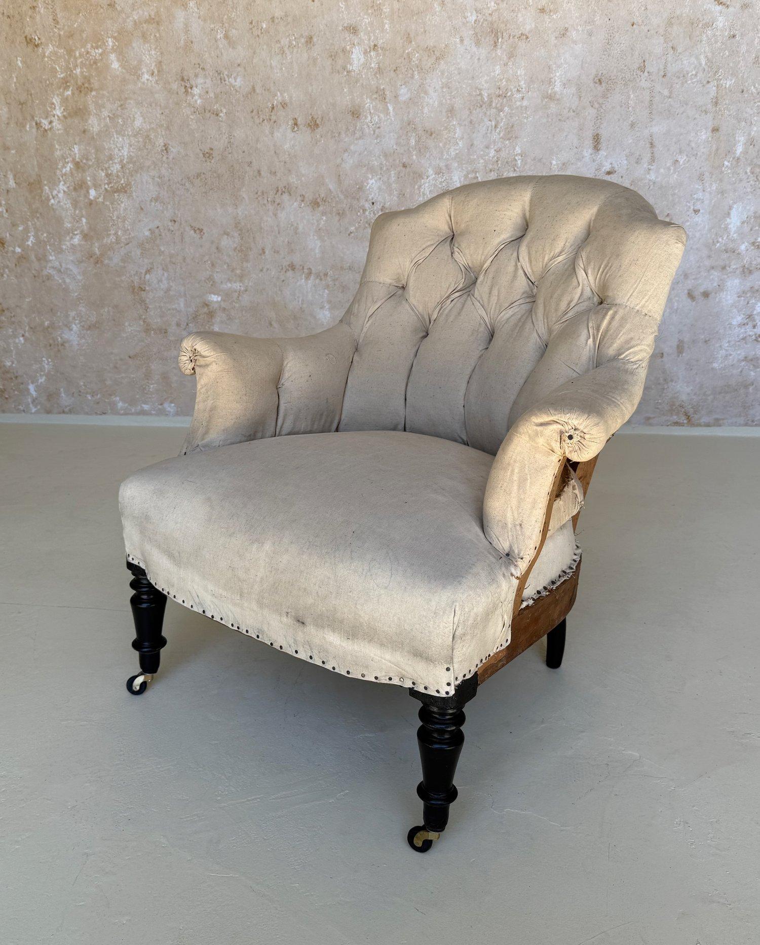 Coppia di poltrone francesi Napoleone III in scala ridotta con imbottitura a diamante in vendita 1