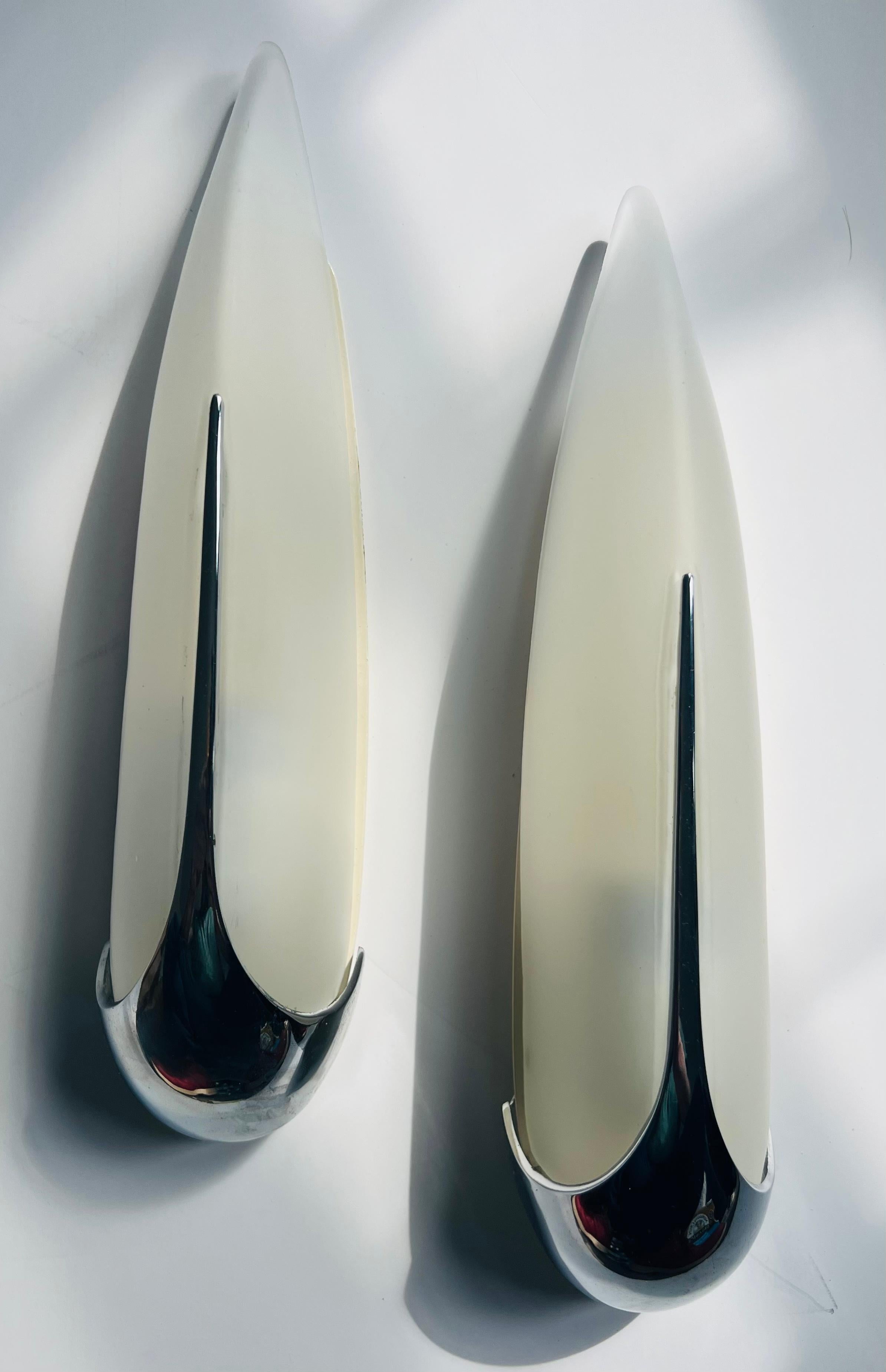 Late 20th Century Pair of French Space Age 1990s Wall Lamps For Sale