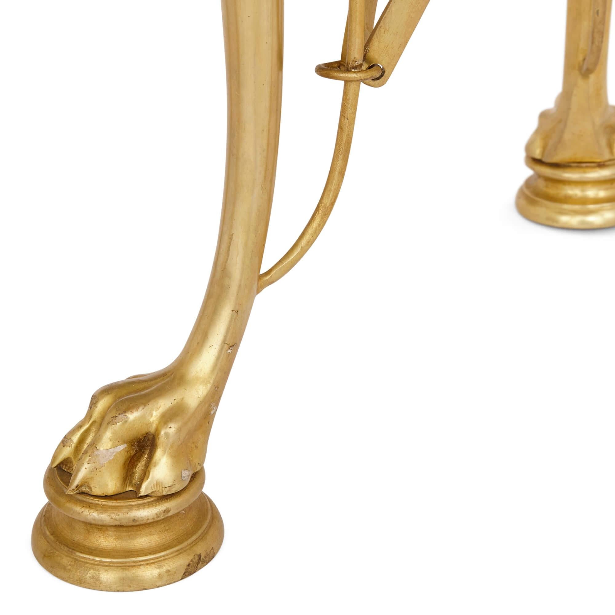 20ième siècle Paire de guéridons français en pierre de spécimen, micromosaïque et bronze doré  en vente
