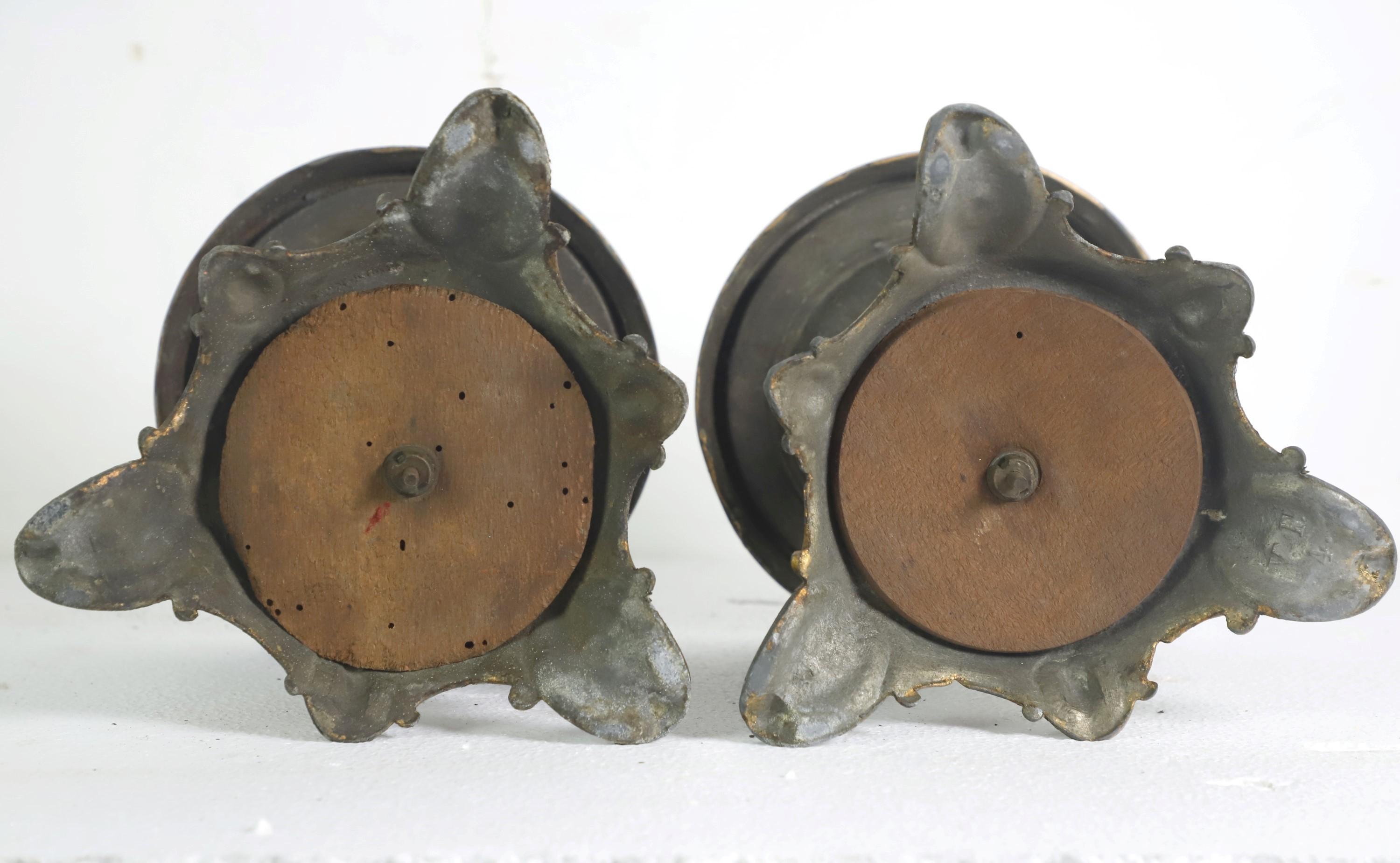 Paar französische Öllampenhalter aus Zinn und Keramik 1