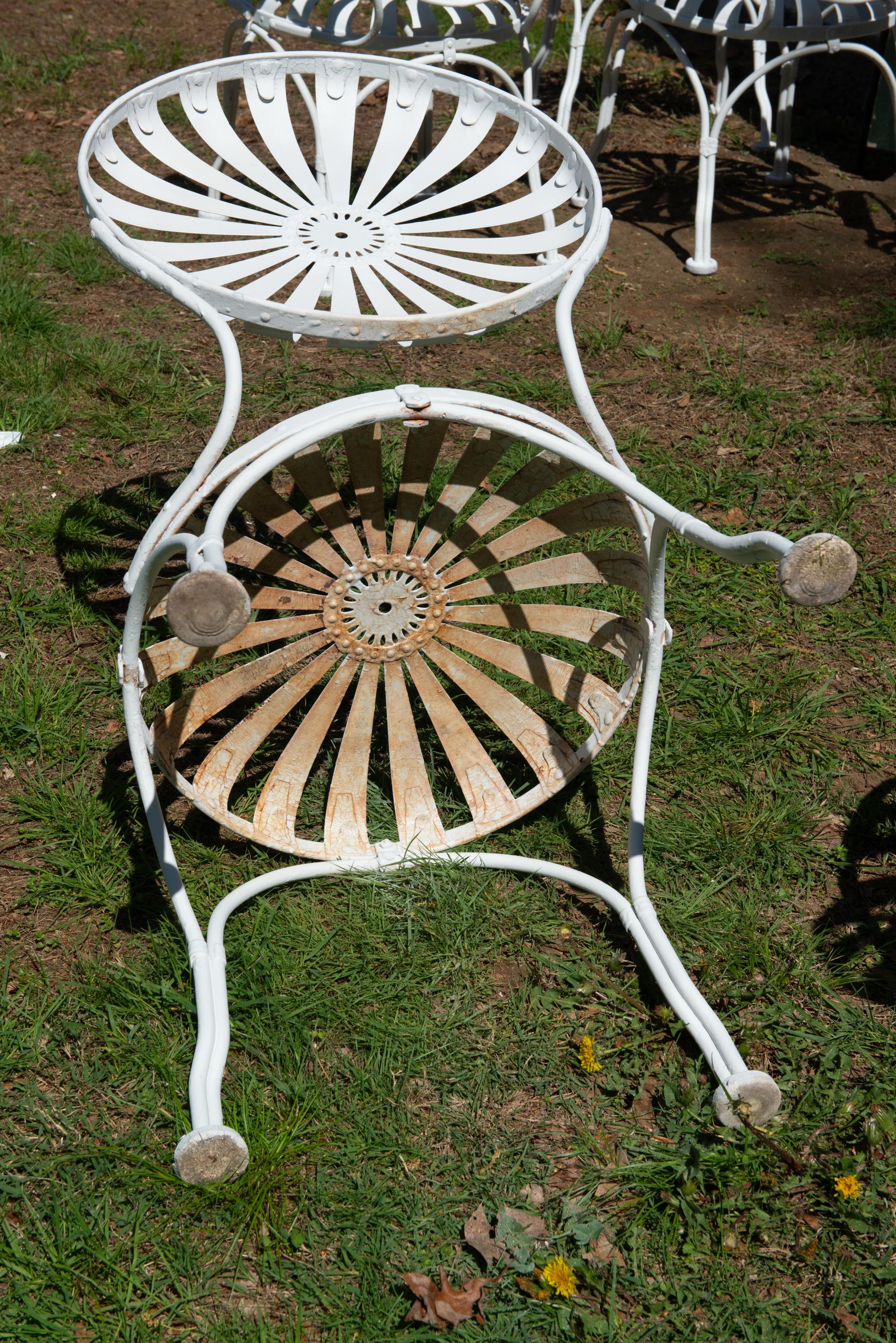 Paar französische Gartenstühle aus Federstahl von Francois Carre (Stahl) im Angebot