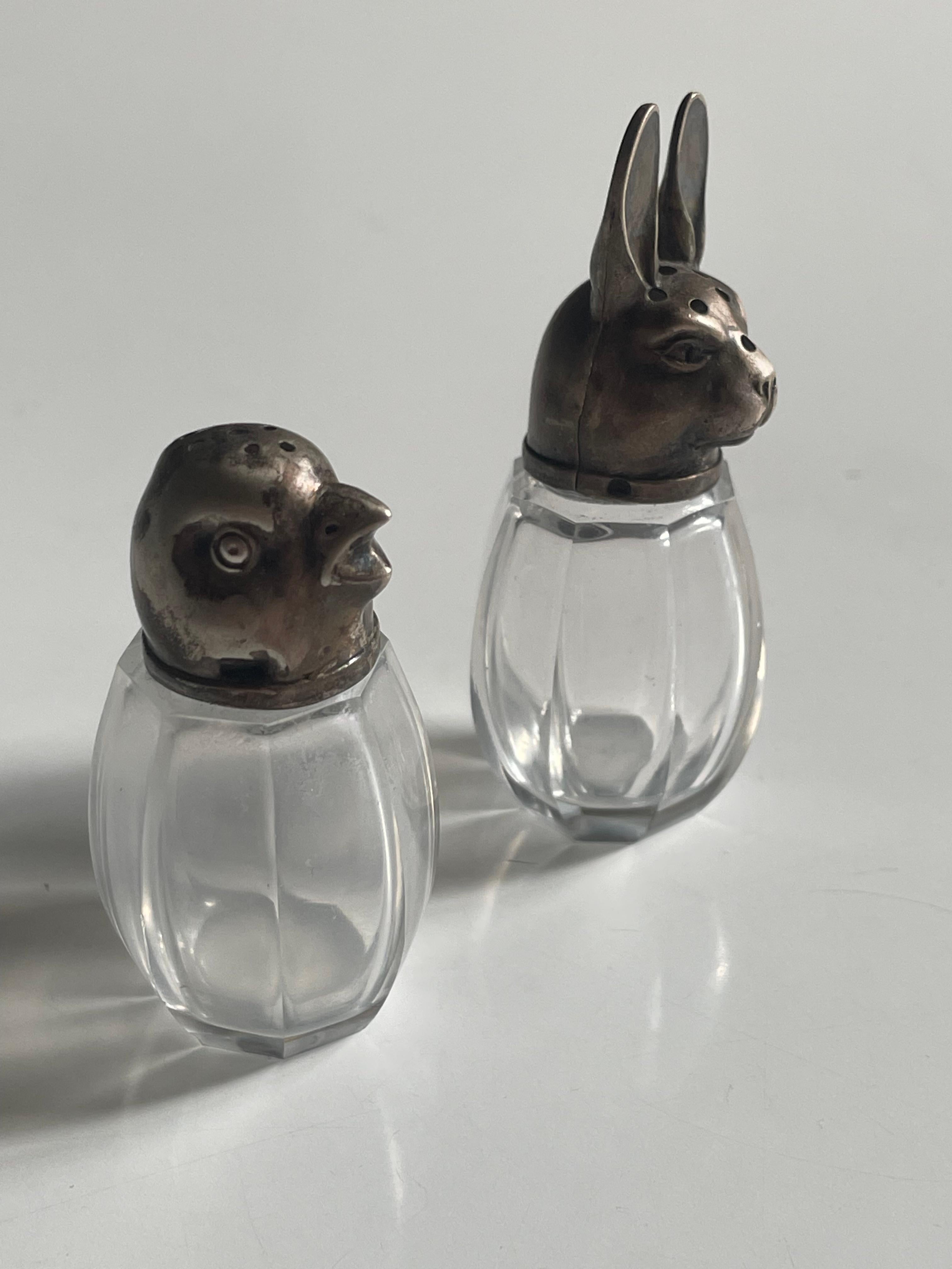 Beautiful salt & pepper shakers from France, made in the 1920s. Fantastic depiction of animals heads. High quality craftsmanship and in good condition. Makers mark on the silver heads.