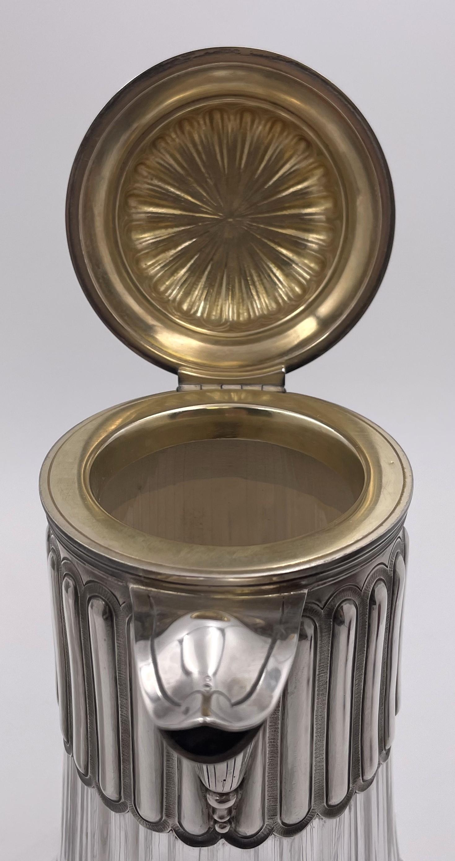 Argent Paire de carafes/pichets en argent et verre taillé Fin du 19e siècle en vente