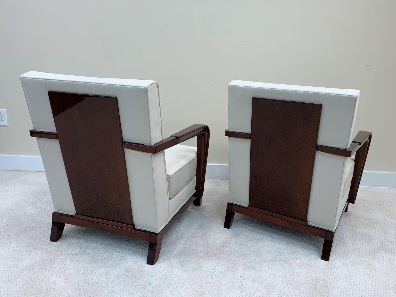 Mid-20th Century Pair of French Streamline Art Deco Walnut Burl Lounge Chairs
