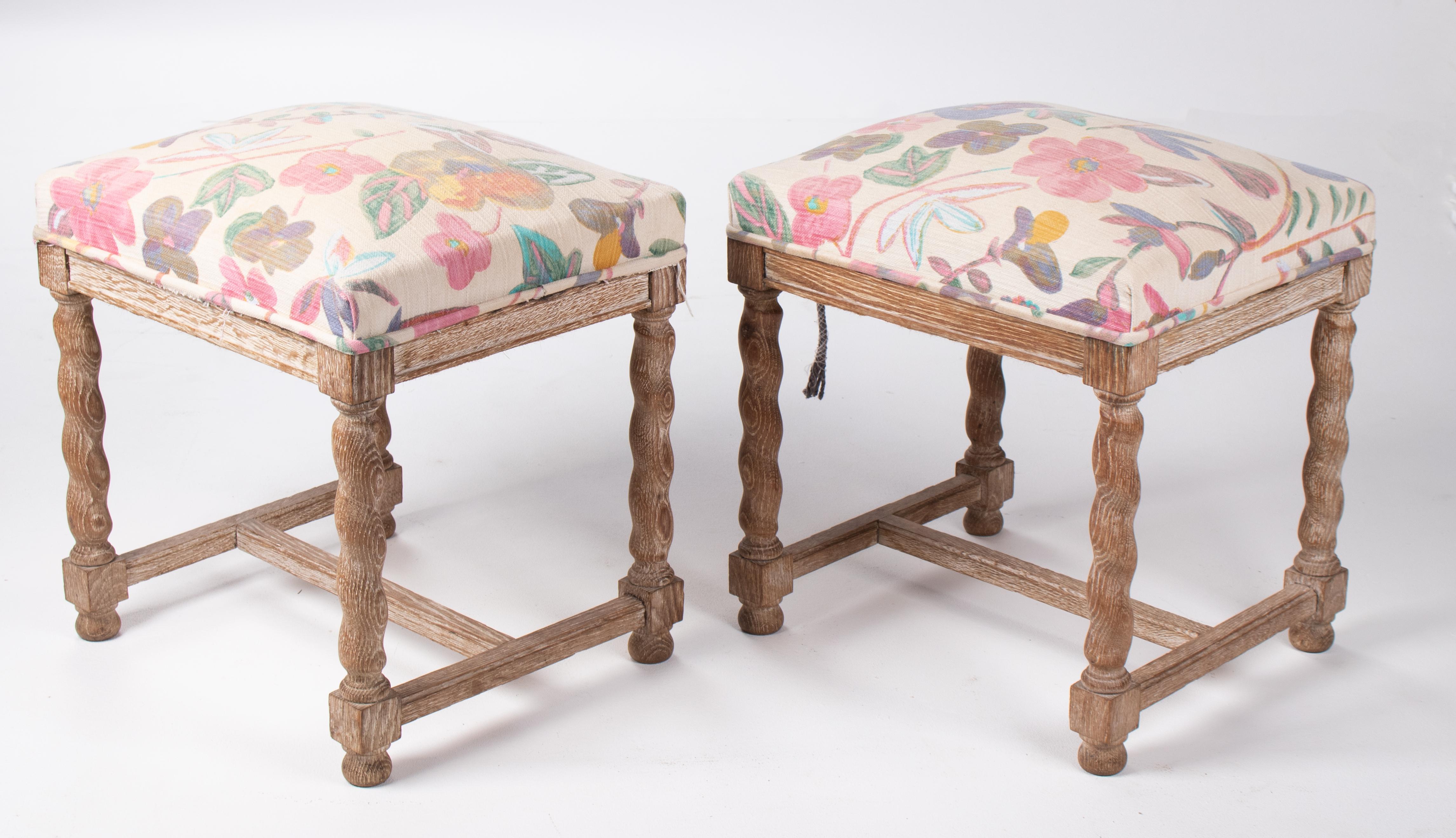 Pair of French Style Carved Wooden Upholstered Stools in Vintage Flower Pattern In Good Condition In Marbella, ES