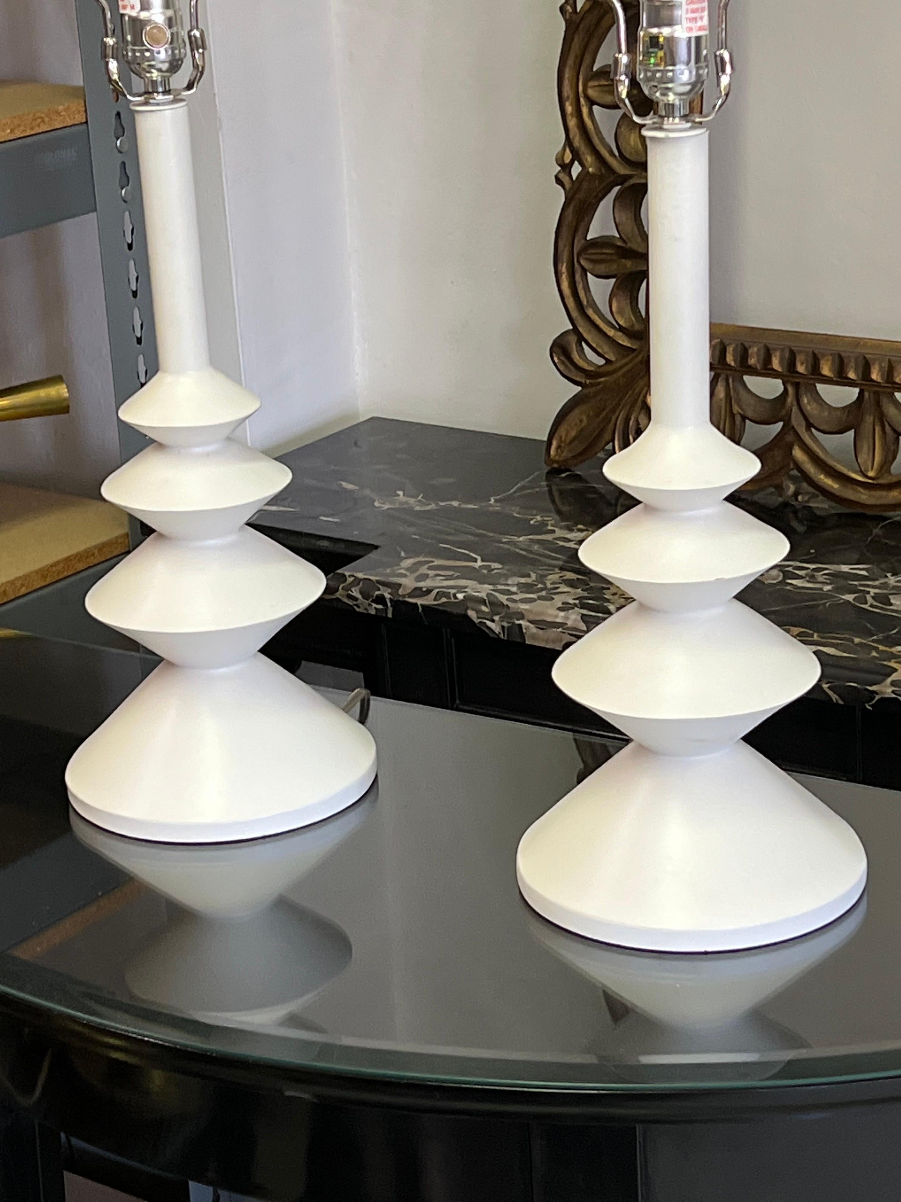 Mid-Century Modern Paire de lampes de table de style français dans le style d'Alberto et Diego Giacometti en vente