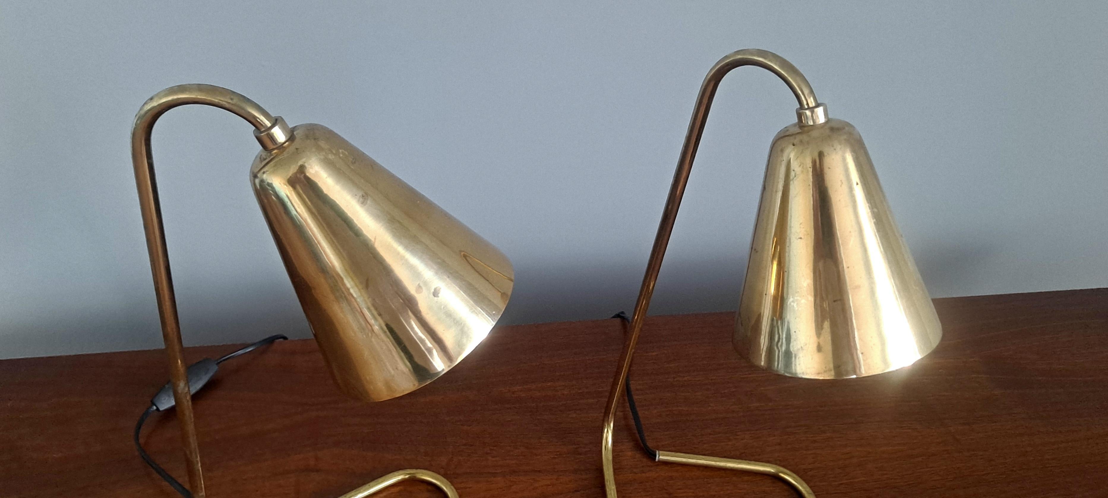 Paar französische Tischlampen, Robert Mathieu zugeschrieben (Messing) im Angebot