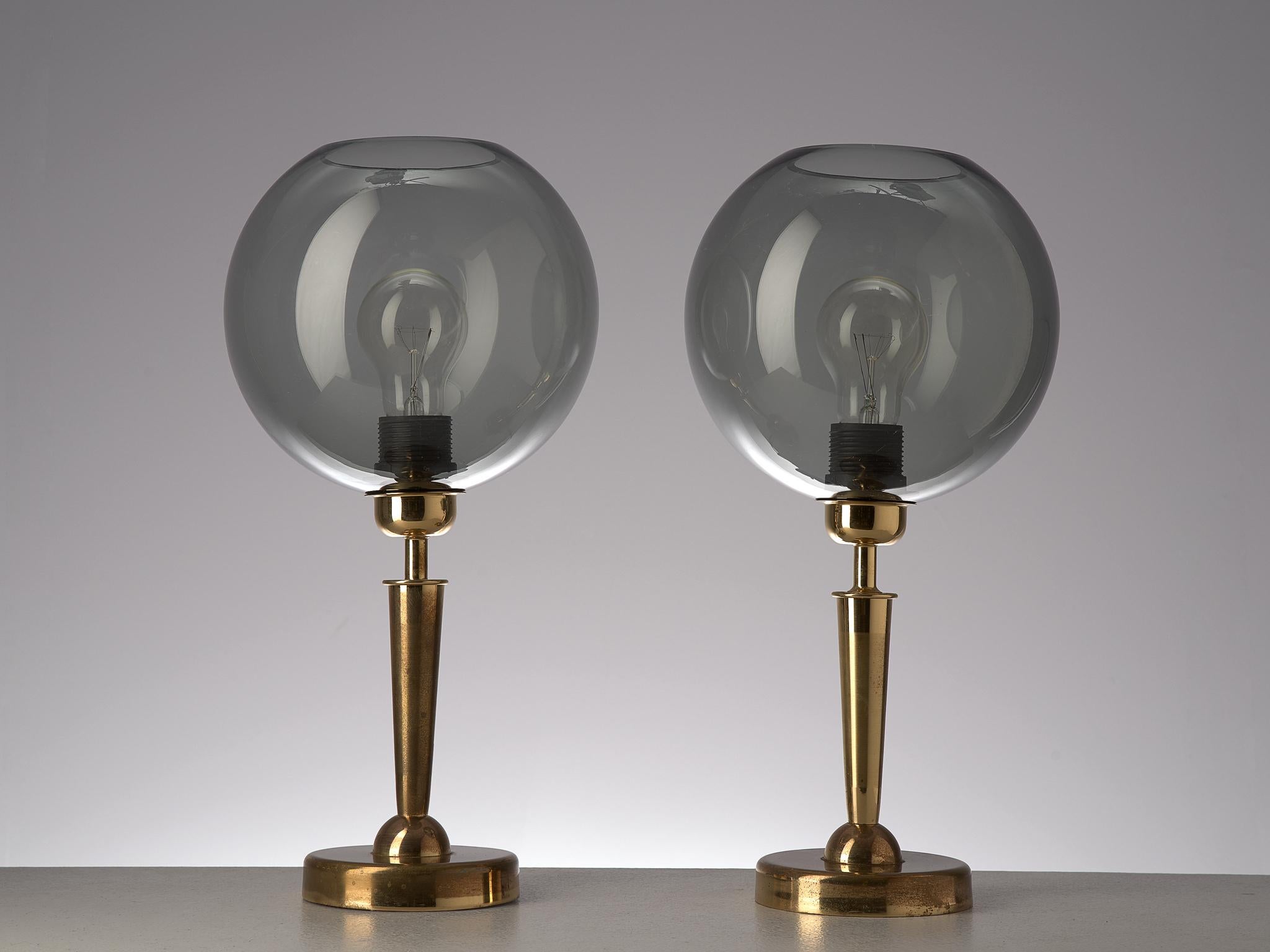 Französische Tischlampen aus Messing und Rauchglas (Ende des 20. Jahrhunderts) im Angebot