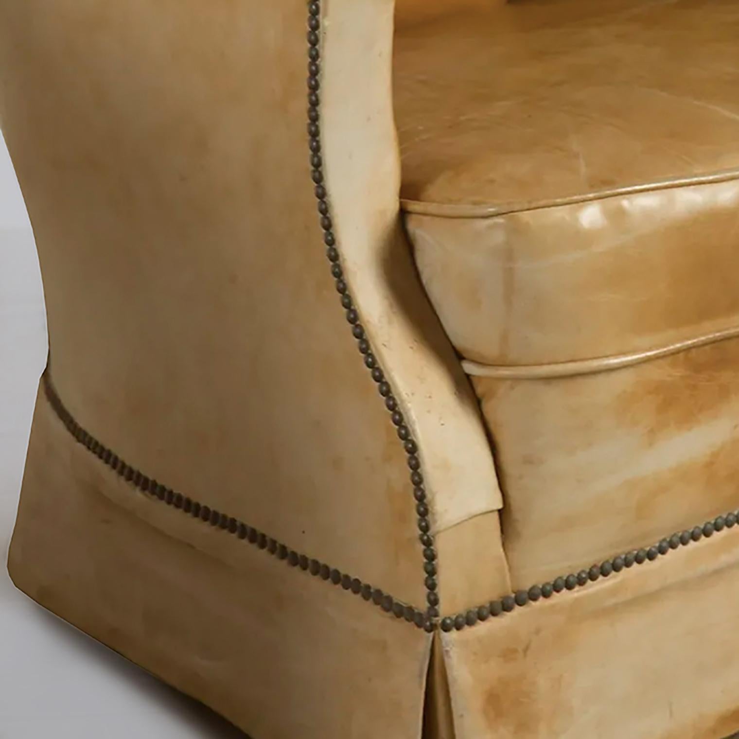20ième siècle Paire de chaises françaises en cuir brun clair en vente