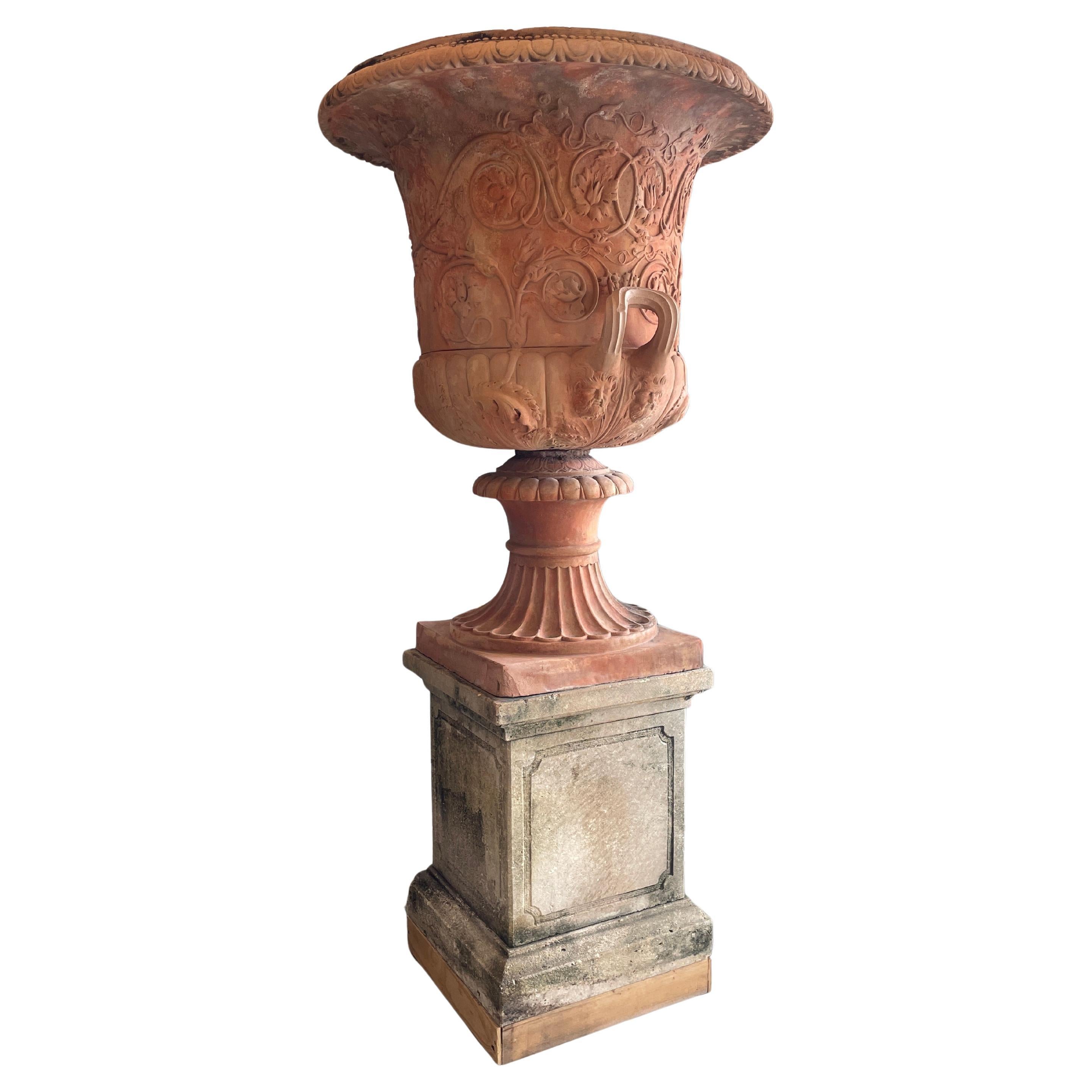 Pareja de Urnas Francesas de Terracota para Jardín, Forma Campana, Siglo XX en venta