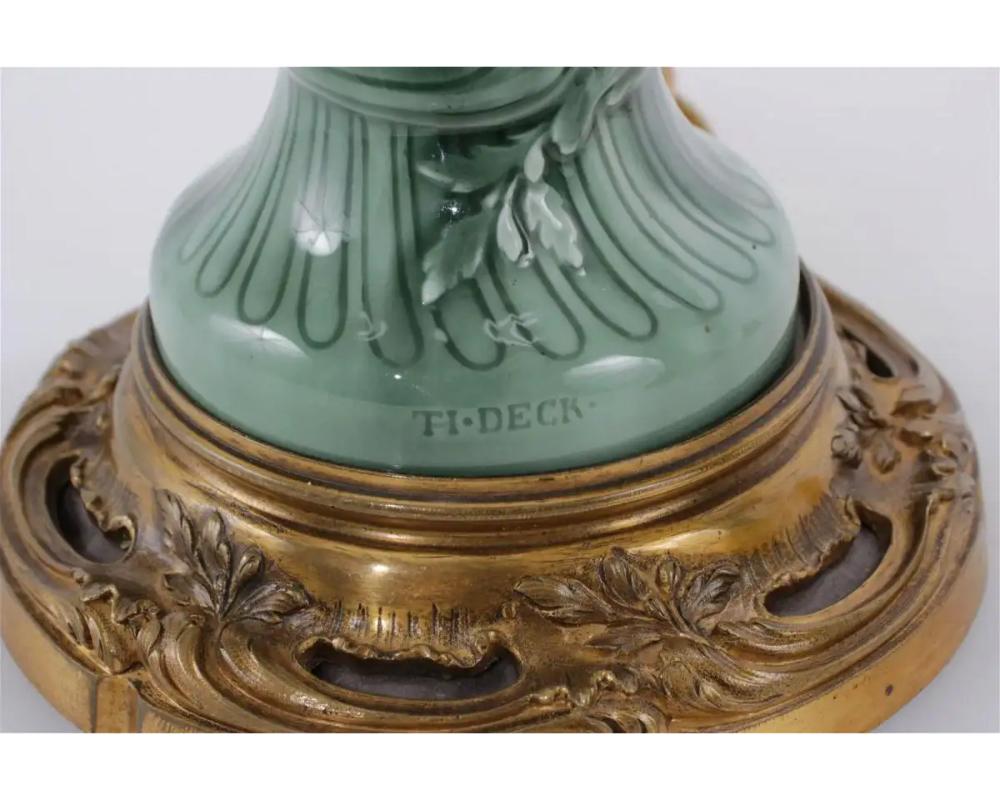 Paar französische Theodore Deck Ormolu-gefasste Celadon-Porzellanlampen im Angebot 1