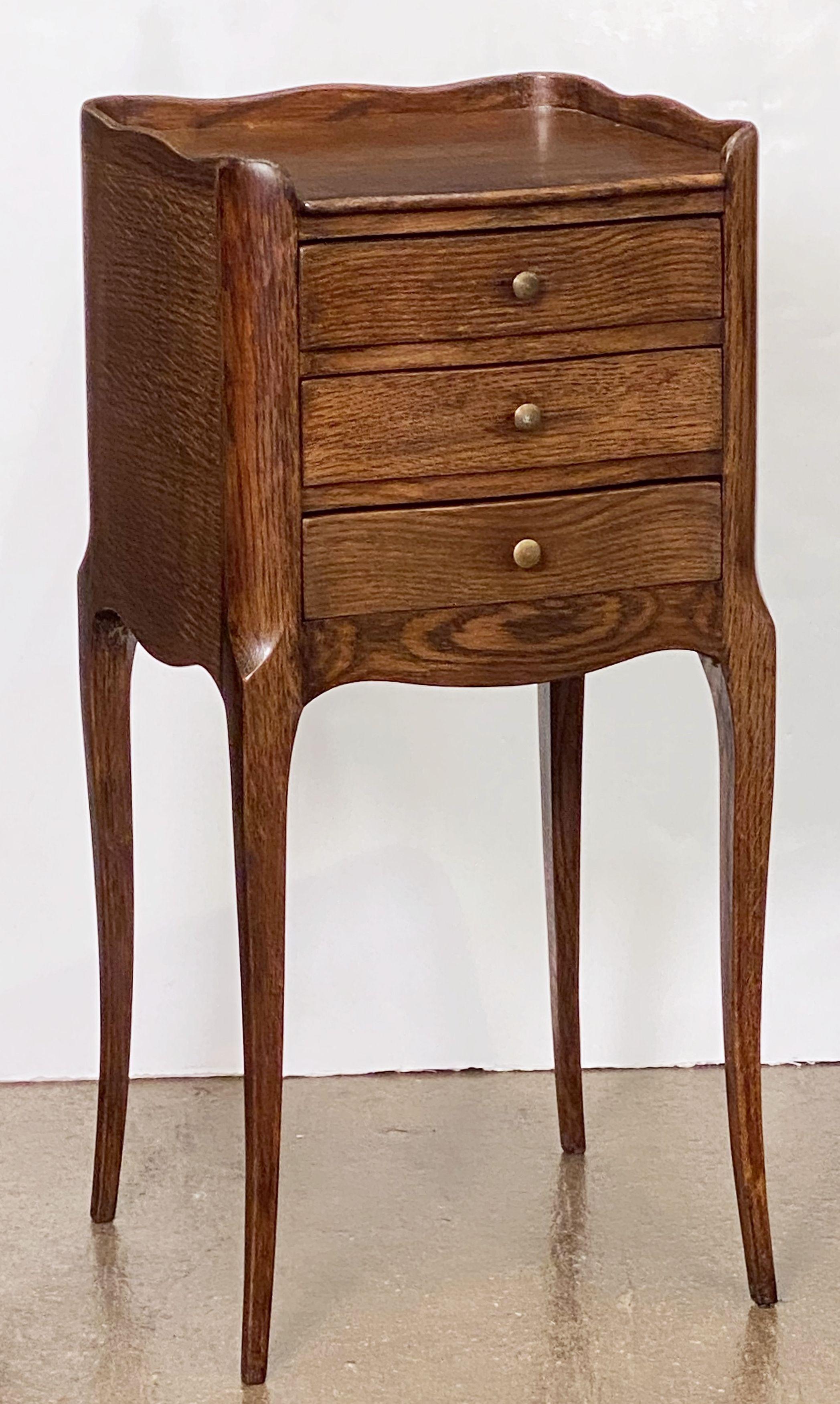 Pair of French Three-Drawer Bedside End Tables or Nightstands of Oak 12