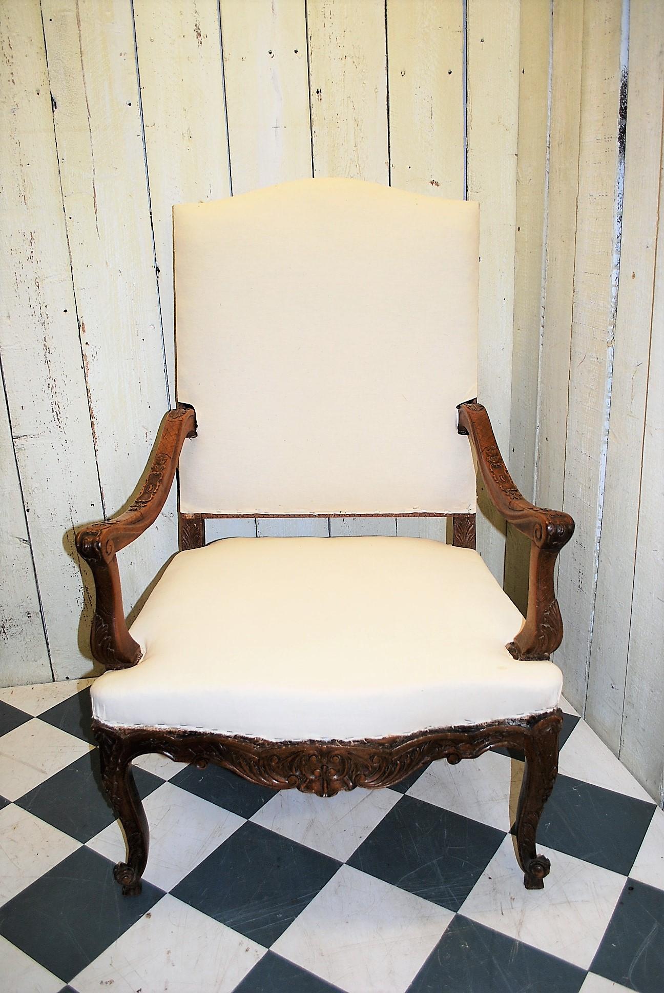 Pair of French Throne Arm Chairs or Fauteuils In Good Condition For Sale In Winchcombe, Gloucesteshire