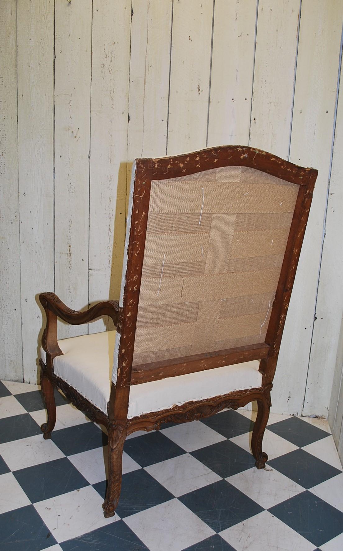 Pair of French Throne Arm Chairs or Fauteuils For Sale 1